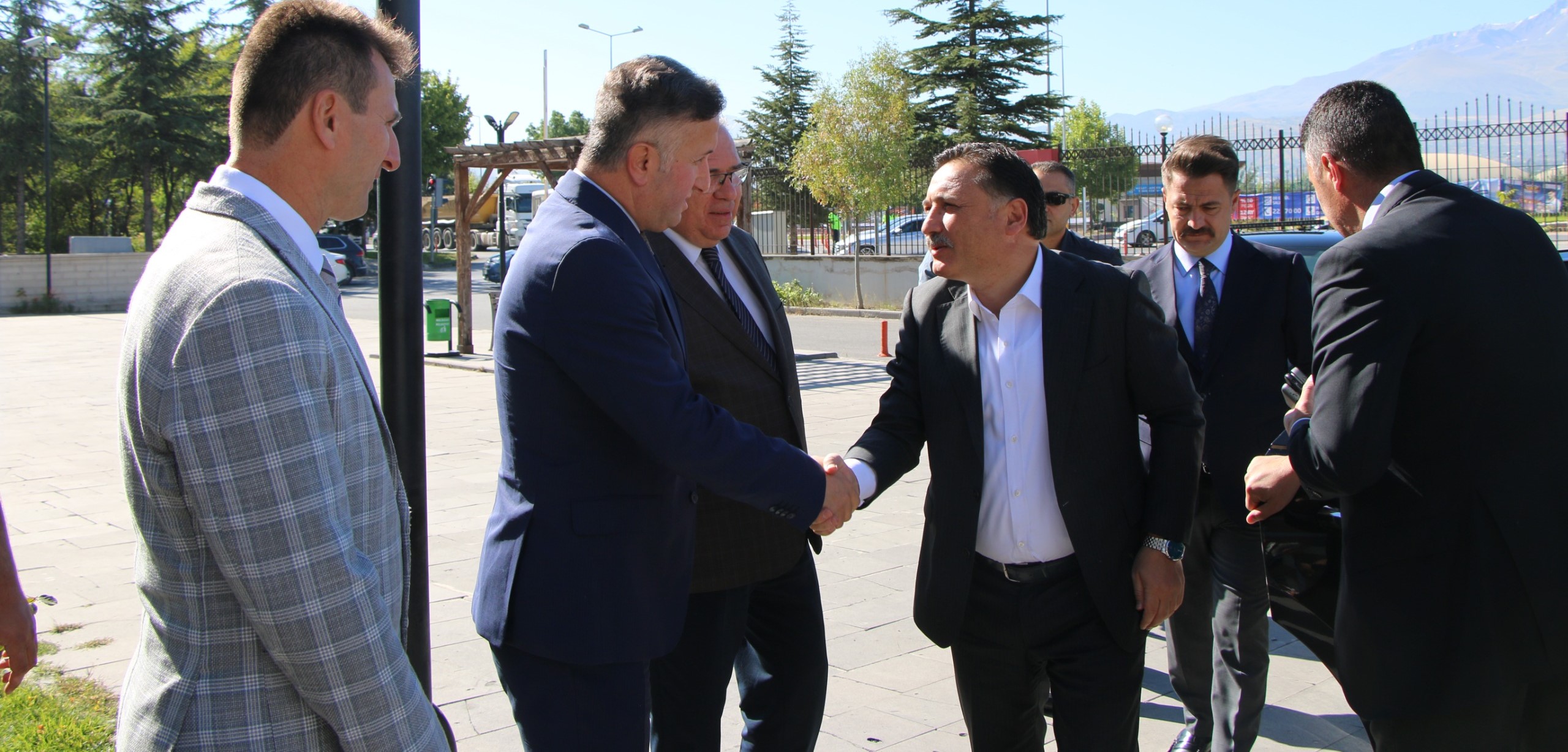 Vali Çiçek'ten İl Milli Eğitim Müdürlüğü'ne yeni eğitim yılı öncesi ziyaret