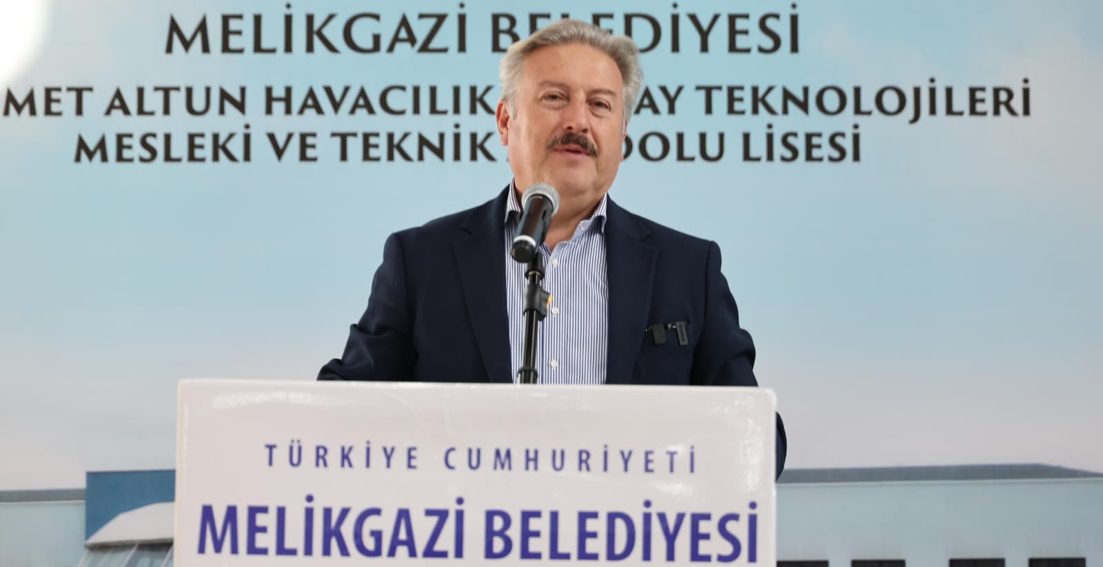 BAŞKAN PALANCIOĞLU, HAVACILIK LİSESİNİN YENİ ÖĞRENCİLERİ VE VELİLERİ İLE BİR ARAYA GELDİ