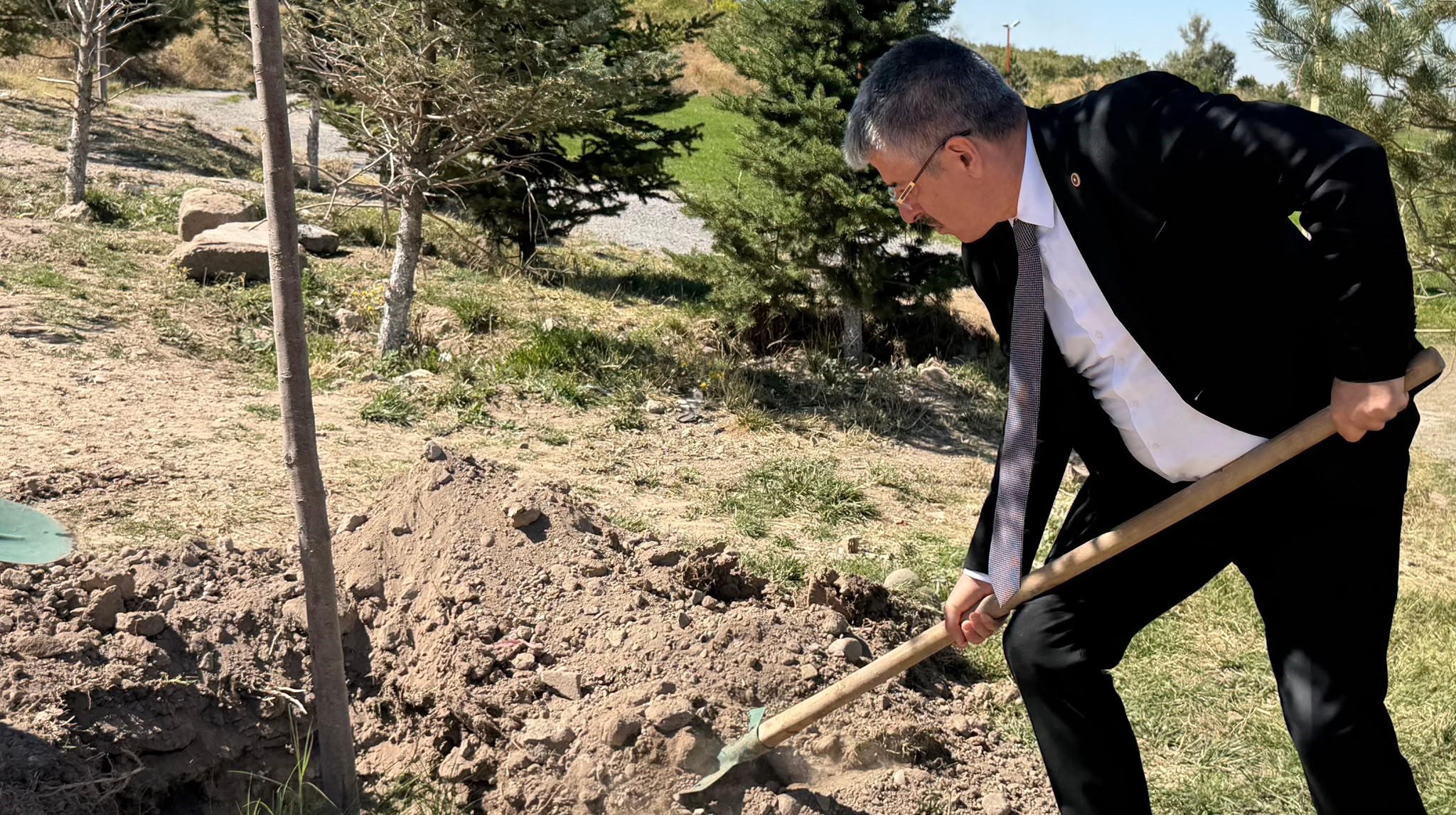 ÇOPUROĞLU: “GEÇMİŞİMİZİ RAHMETLE, GELECEĞİMİZİ FİDANLARLA YEŞERTELİM”