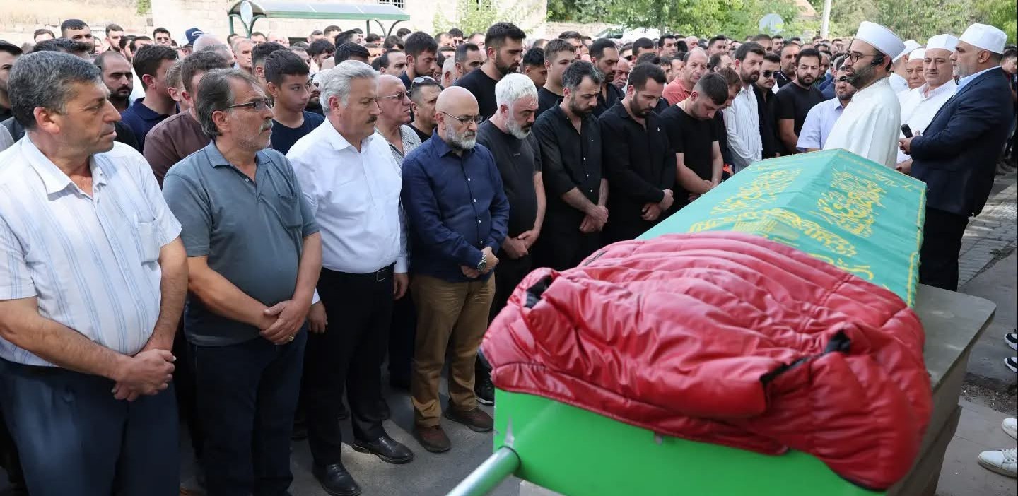 KAZADA BABASININ ARDINDAN HAYATINI KAYBEDEN HACI ALİ, TOPRAĞA VERİLDİ