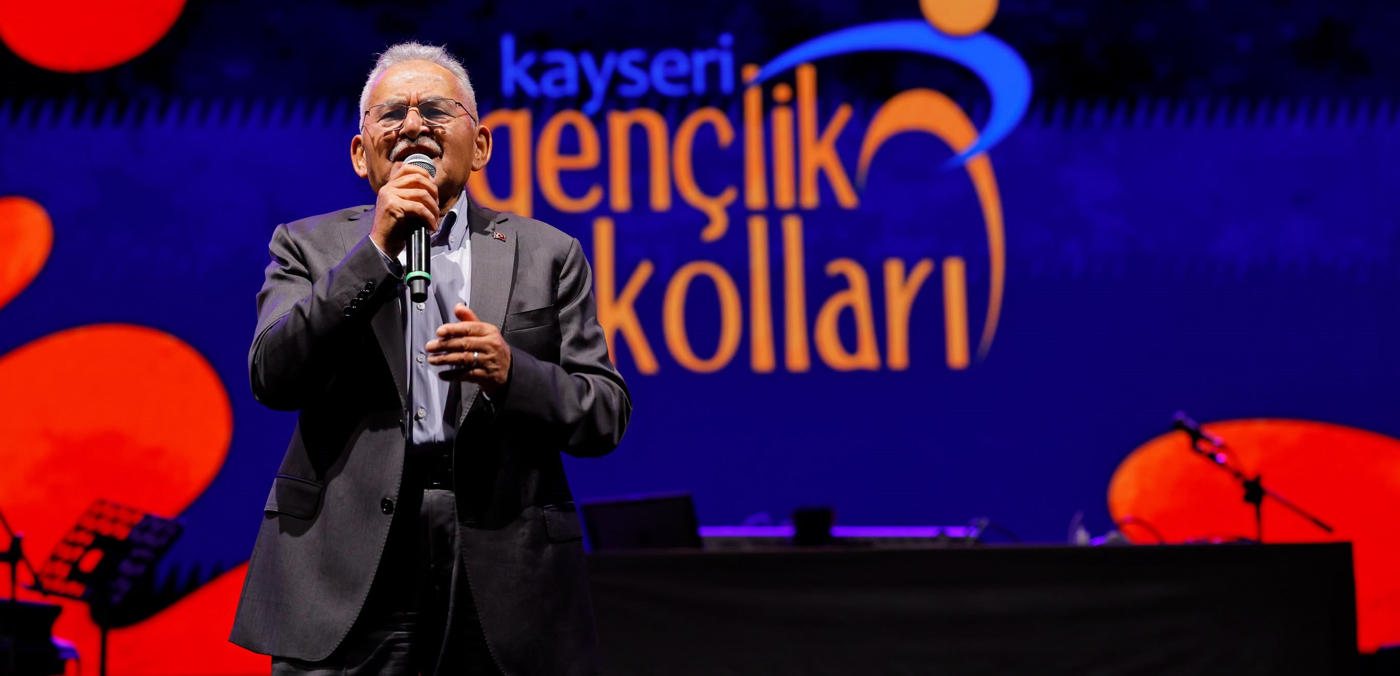 BAŞKAN BÜYÜKKILIÇ, GENÇLERLE BULUŞTU: “BİZ SİZLER İÇİN VARIZ”
