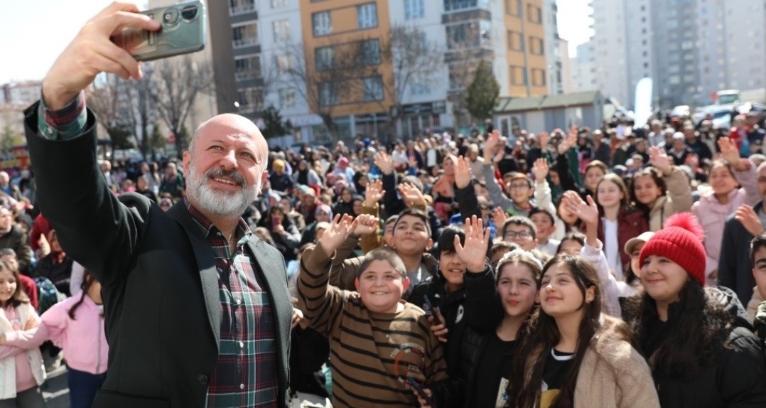 BAŞKAN ÇOLAKBAYRAKDAR, “EVLATLARIMIZIN GELECEĞİNE IŞIK TUTUYORUZ”