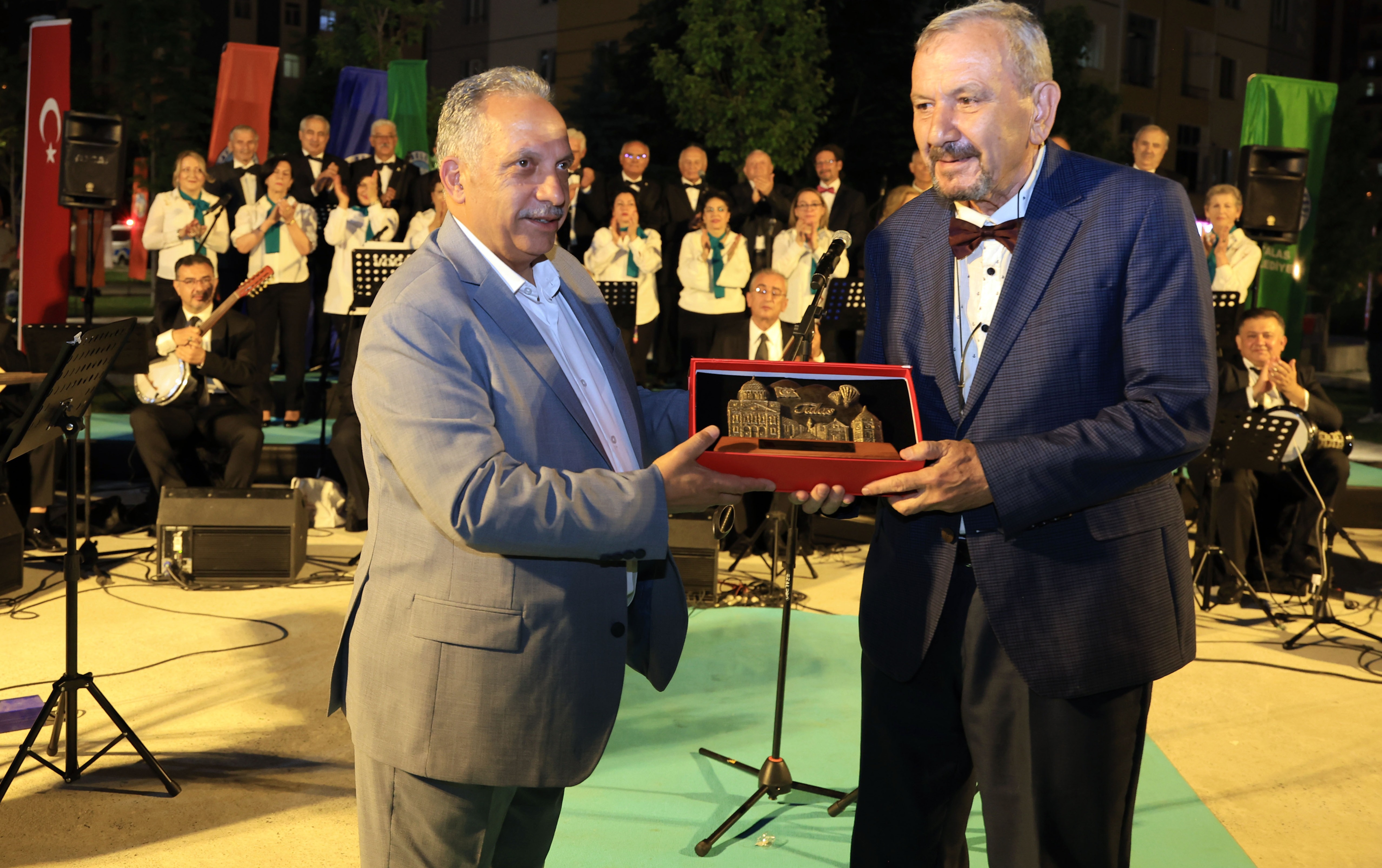 TALAS’TA BABALAR GÜNÜ COŞKUSU “HOŞ SEDA” İLE YAŞANDI