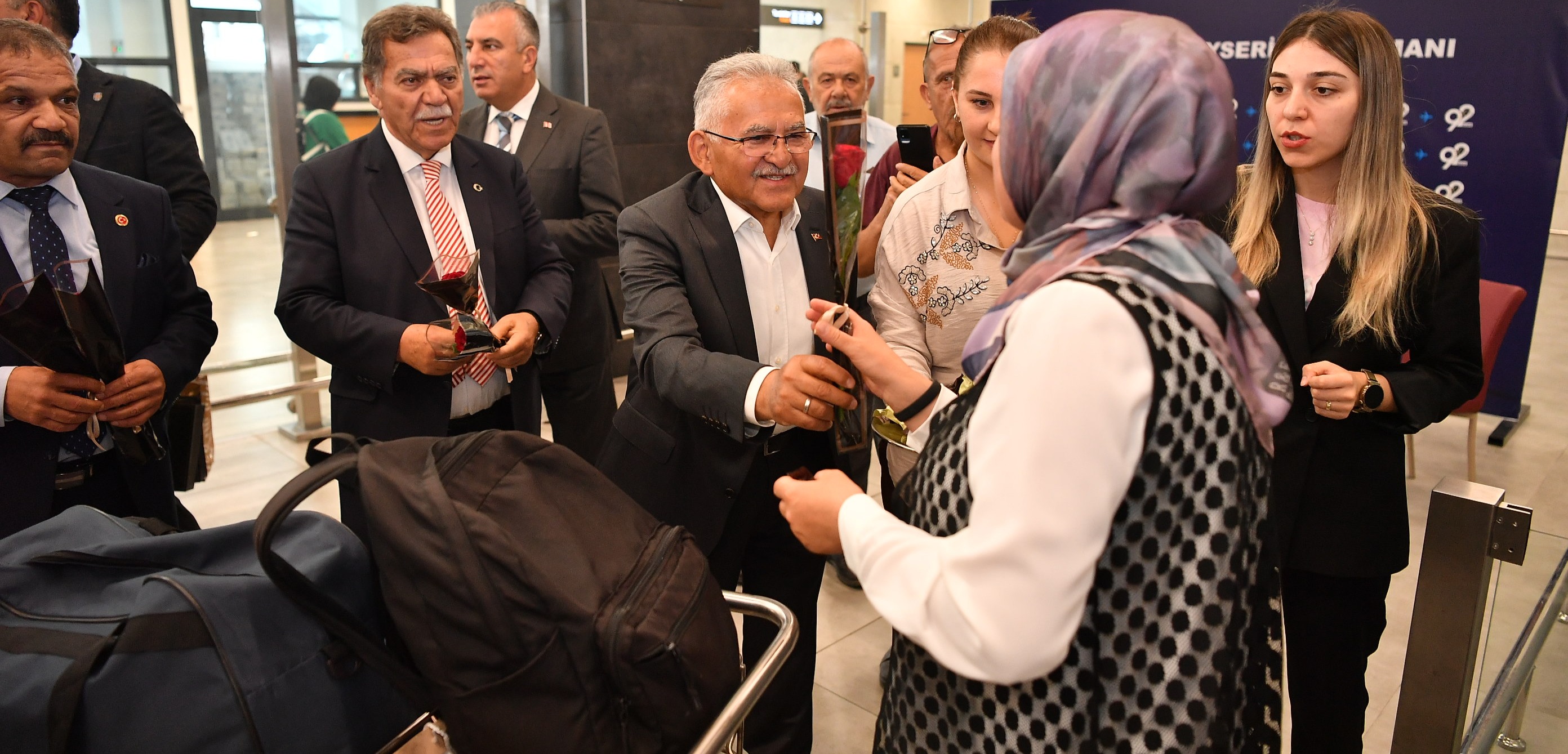 BAŞKAN BÜYÜKKILIÇ’TAN GURBETÇİLERE YÜREKTEN KARŞILAMA: “KAYSERİ SİZİNLE GÜZEL”
