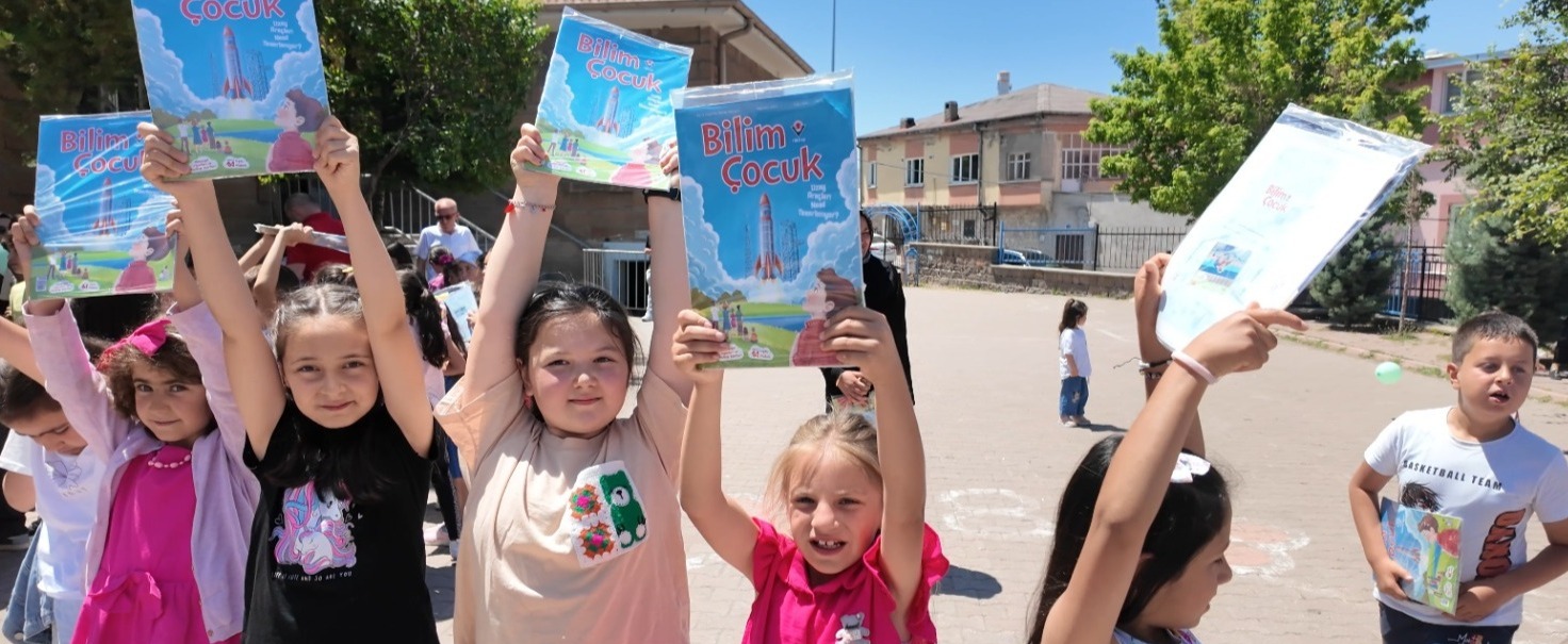 KAYSERİ BİLİM MERKEZİ, TALAS'TA İLKOKUL ÖĞRENCİLERİNE BİLİM RÜZGÂRI ESTİRDİ