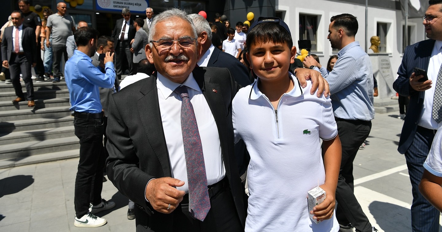 BAŞKAN BÜYÜKKILIÇ, BAKAN TUNÇ VE GENEL BAŞKAN VEKİLİ ELİTAŞ İLE ÇOCUKLARIN KARNE HEYECANINI PAYLAŞTI
