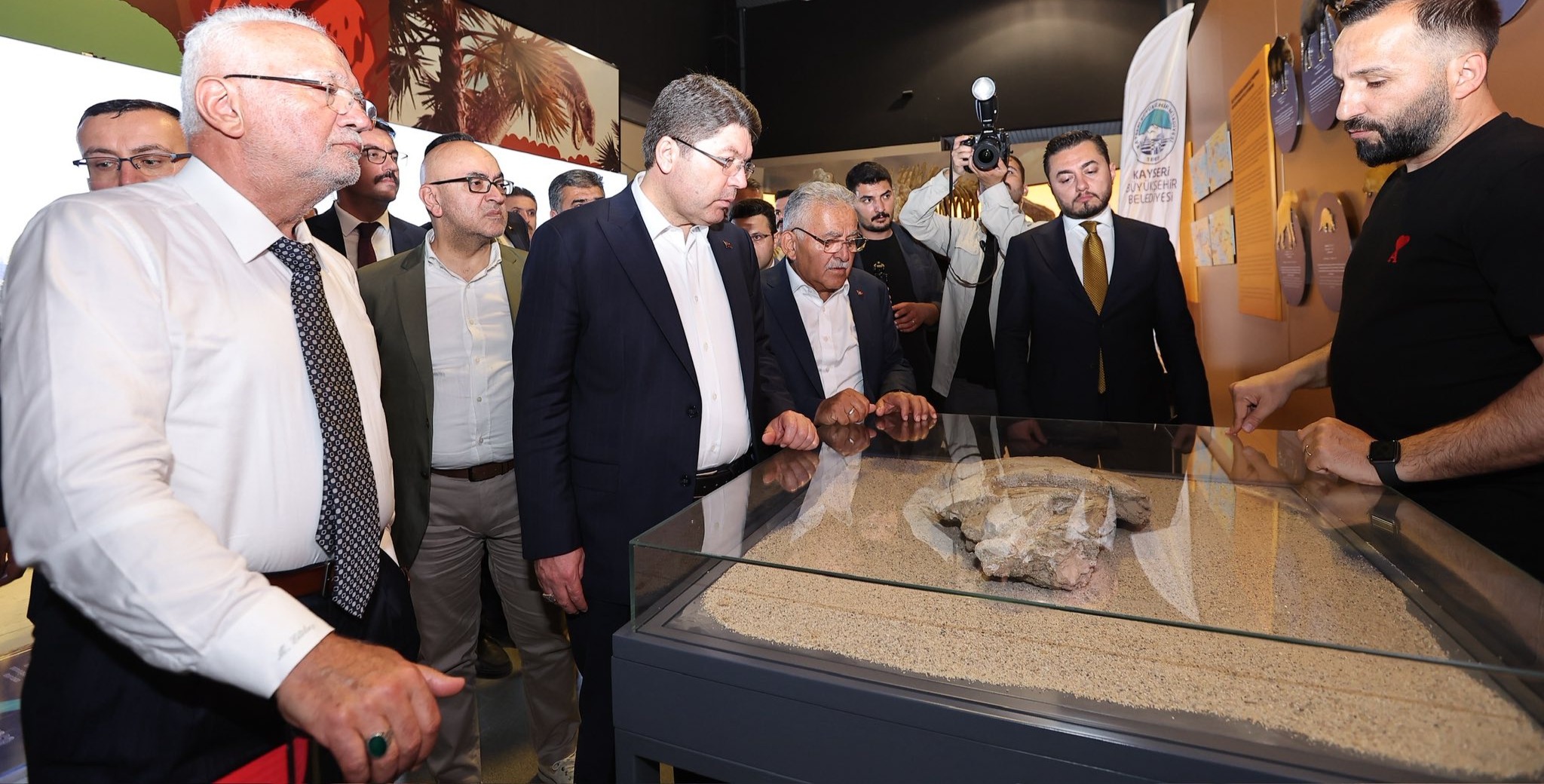 BÜYÜKKILIÇ’TAN BAKAN TUNÇ’A, KÜLTEPE KANİŞ KARUM VE 7,5 MİLYON YILLIK FOSİLLER TANITIMI
