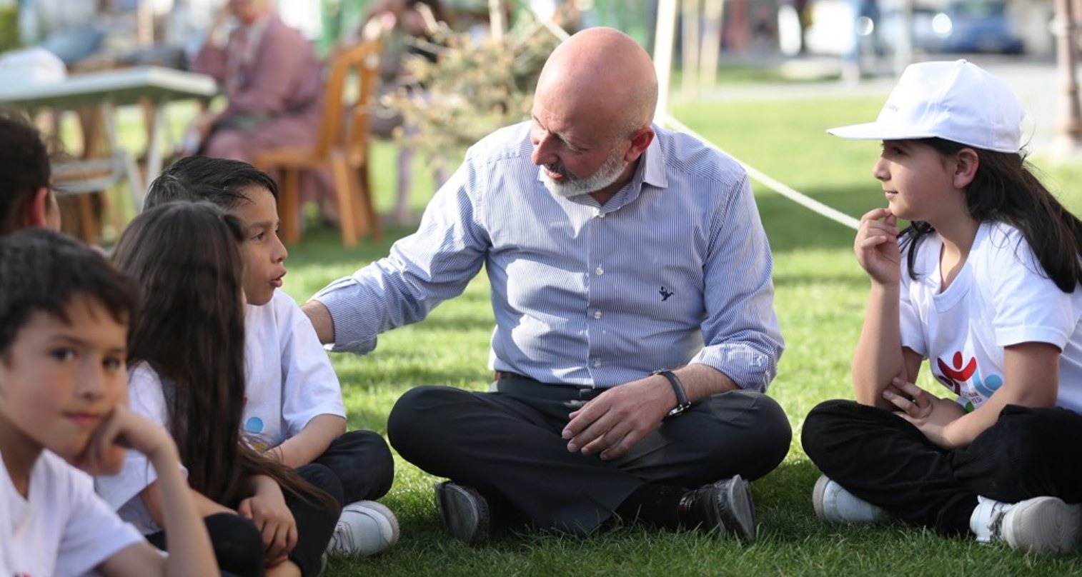 KOCASİNAN’IN GÖZ ALICI PARKLARI ŞEHRE RENK KATIYOR
