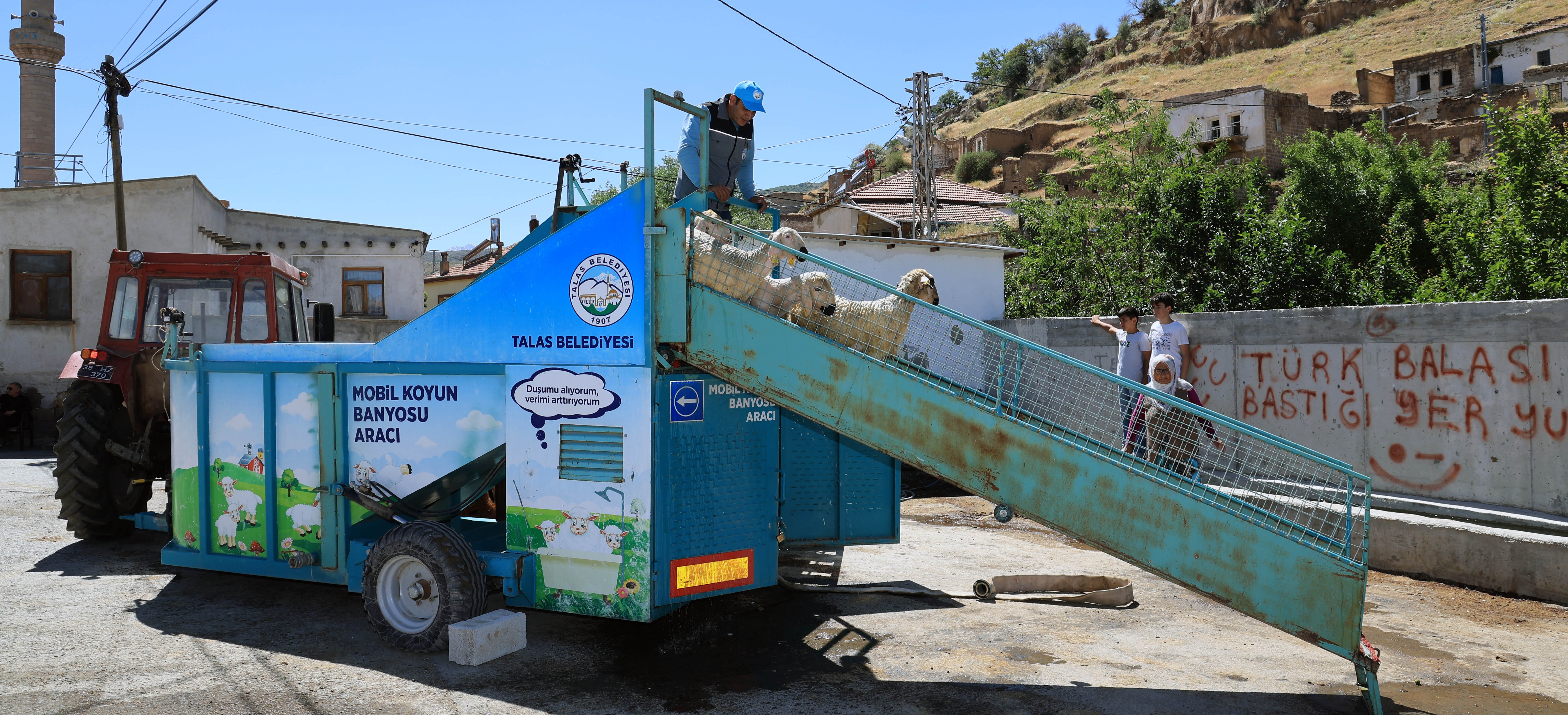 TALAS BELEDİYESİ’NDEN KENEYE KARŞI MOBİL BANYOLUK