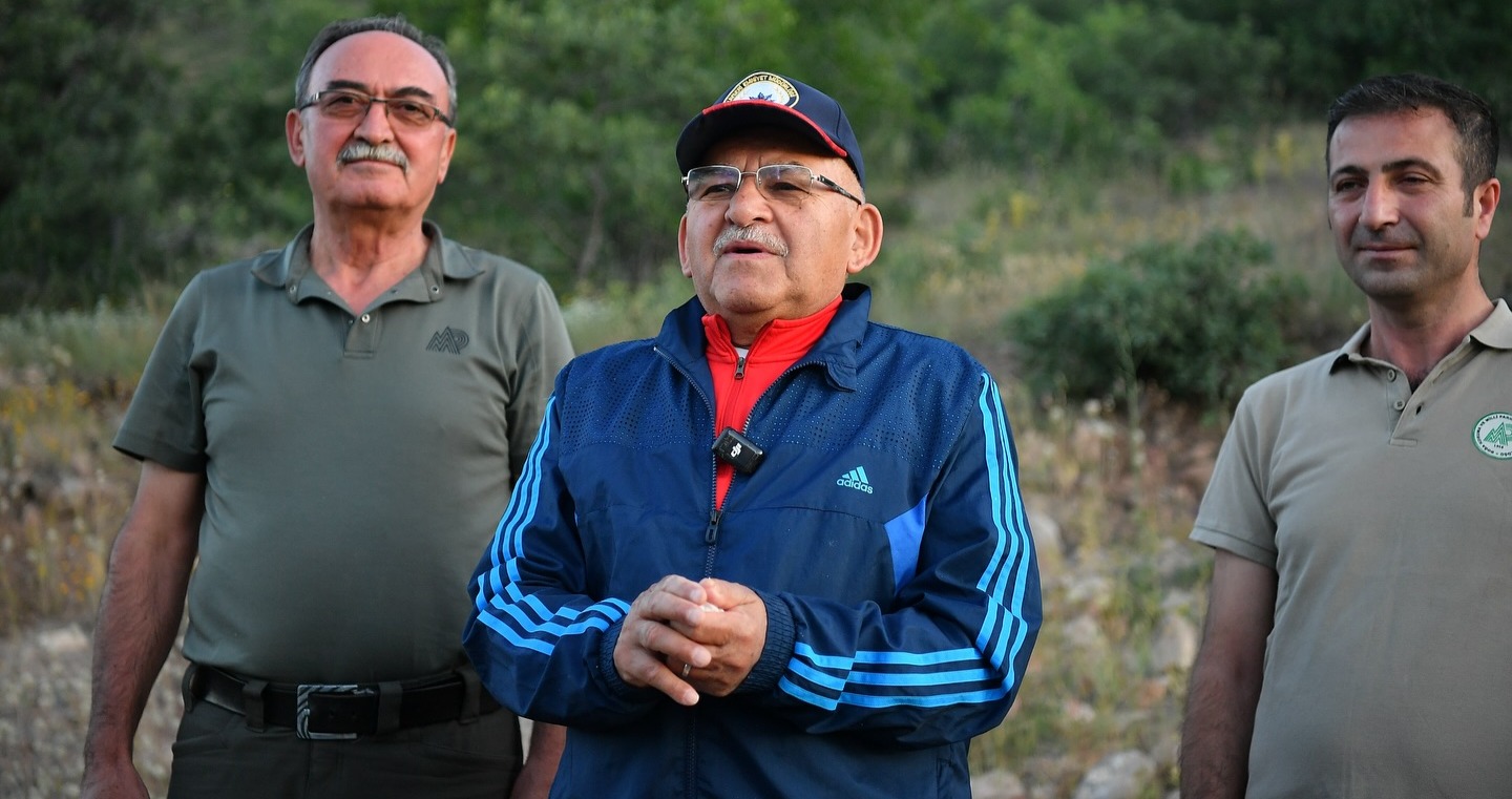 BAŞKAN BÜYÜKKILIÇ, SABAH YÜRÜYÜŞÜNDE KEKLİKLERİ DOĞAYA UĞURLADI