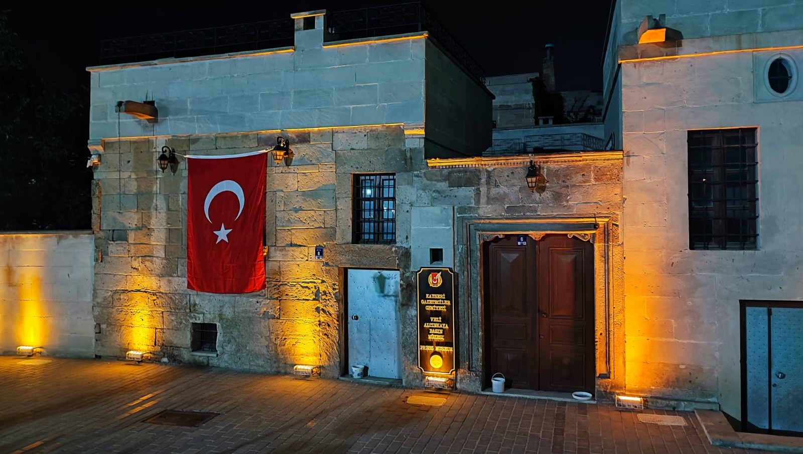 KAYSERİ BÜYÜKŞEHİR'DEN TÜRKİYE YÜZYILI’NA YAKIŞAN BAYRAK SEFERBERLİĞİ