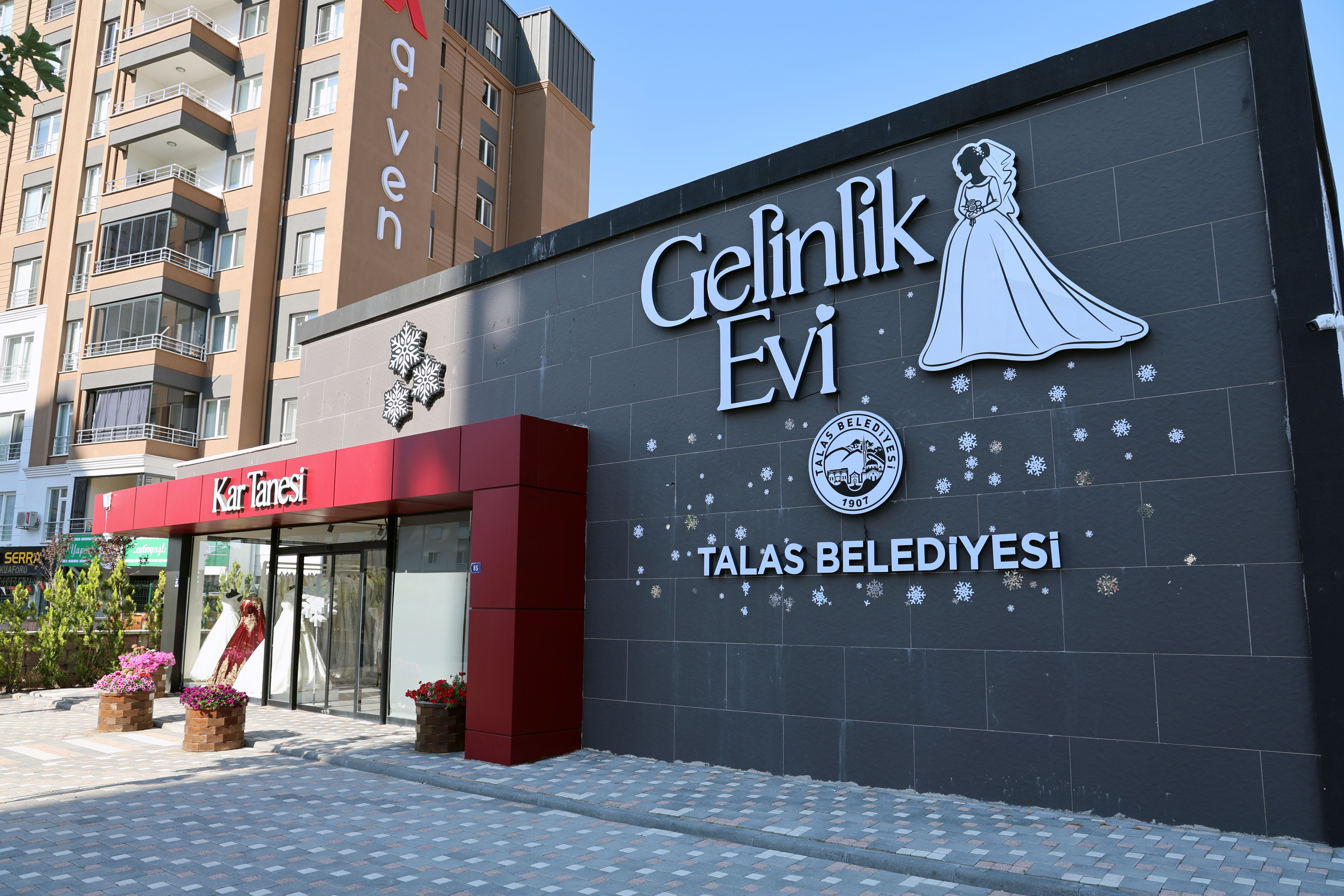 KAR TANESİ GELİNLİK EVİ GÖNÜLLERİ FETHETTİ