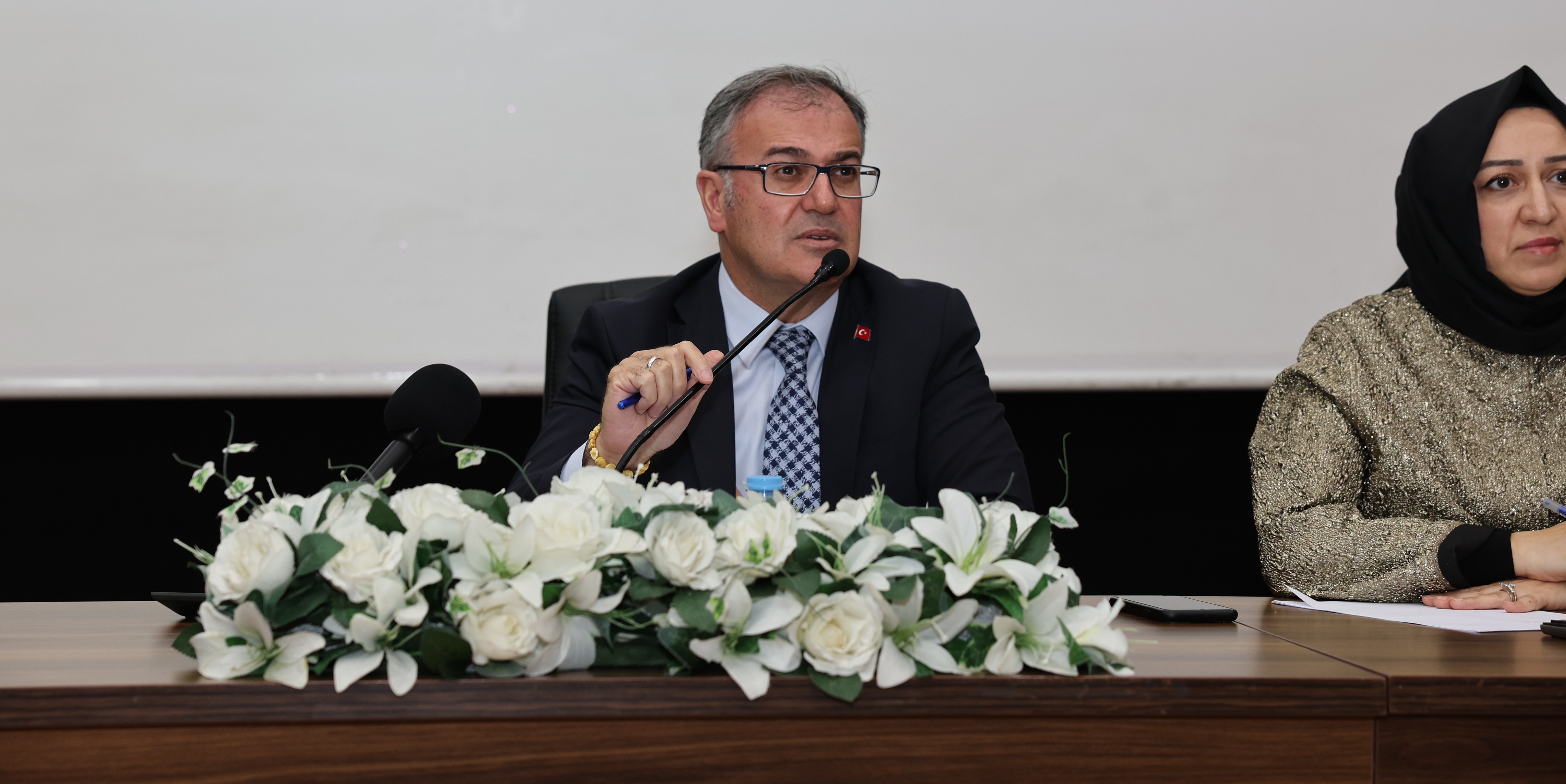 BAŞKAN ÖZDOĞAN: “HACILAR’A DEĞER KATACAK YATIRIMLAR İÇİN KAPIMIZ AÇIK”