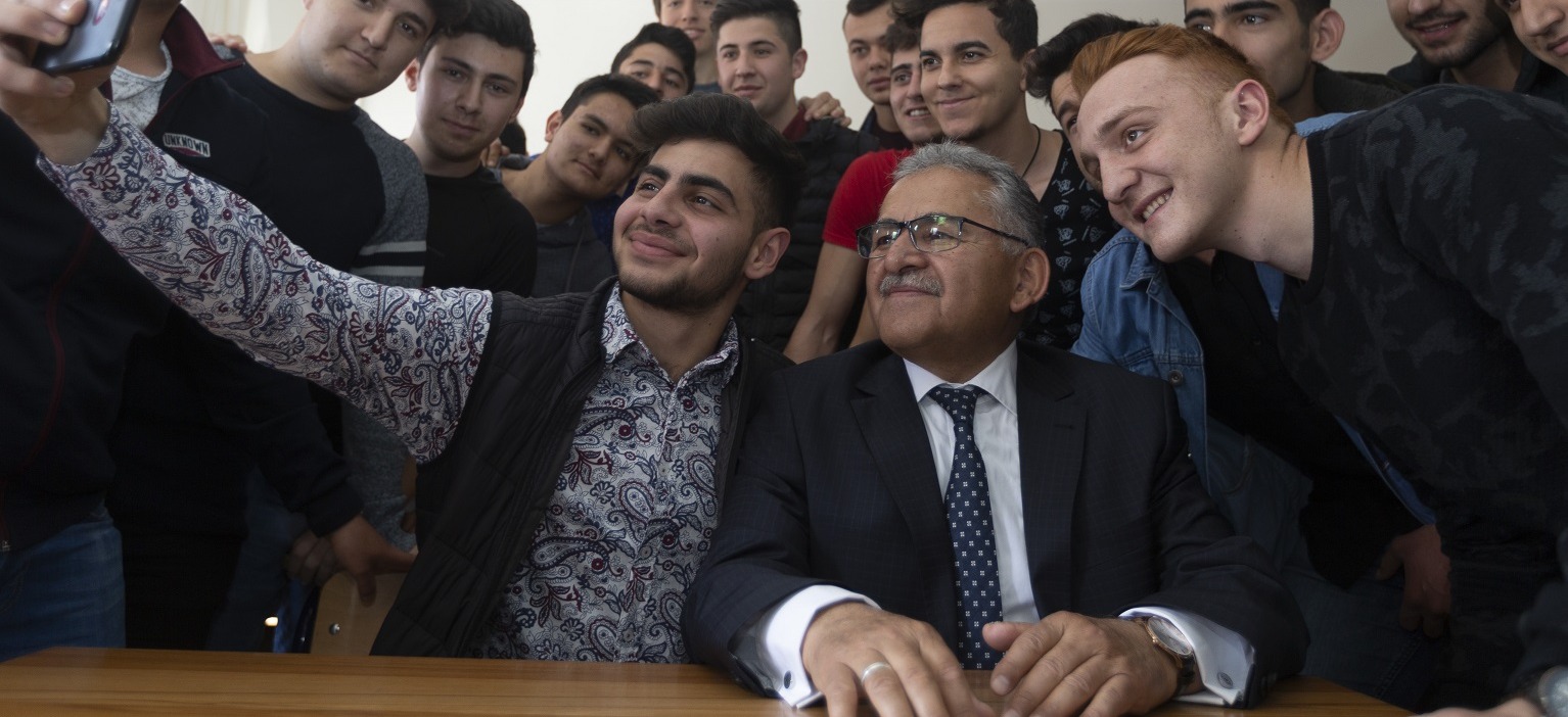 BÜYÜKKILIÇ’TAN, 10 BİN ÖĞRENCİYE 42 MİLYON TL’LİK KIRTASİYE VE BESLENME DESTEĞİ