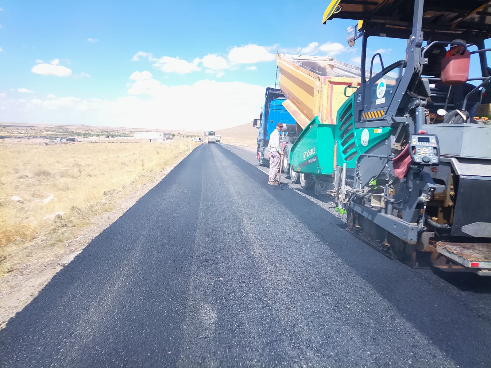 BÜYÜKŞEHİR, DAHA KONFORLU VE GÜVENLİ BİR İNCESU İÇİN ASFALTLAMA ÇALIŞMALARINA BAŞLADI