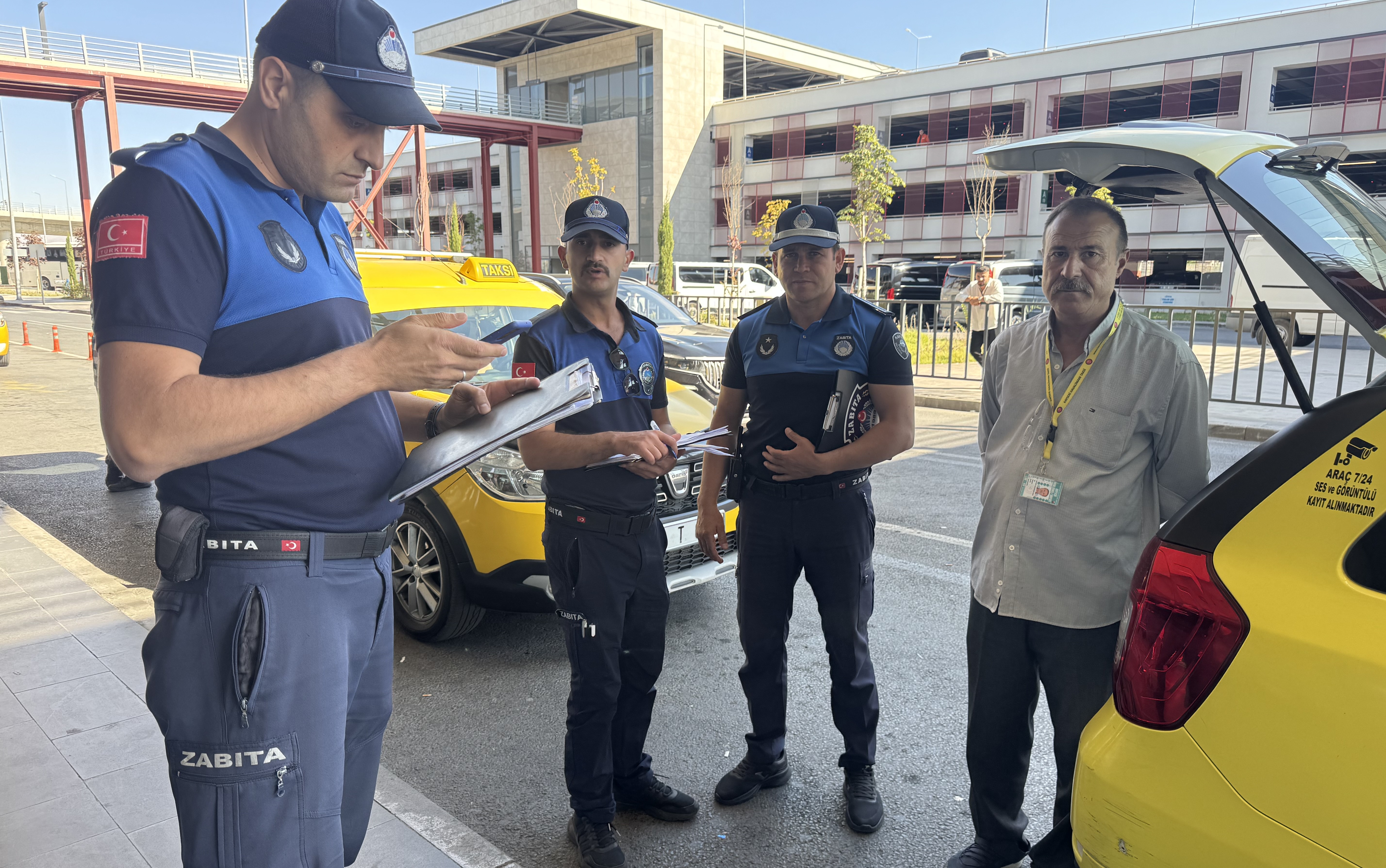 BÜYÜKŞEHİR ZABITASI’NDAN TAKSİ VE DURAKLARINA YÖNELİK DENETİM