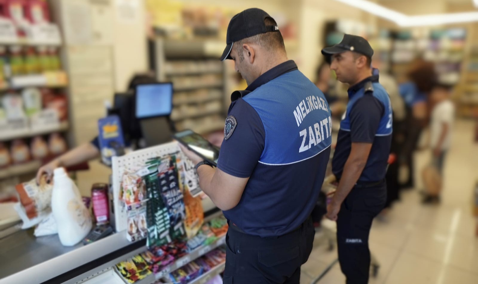 MELİKGAZİ BELEDİYESİ ZABITA EKİPLERİ MARKET VE FIRINLARDA DENETİM YAPTI