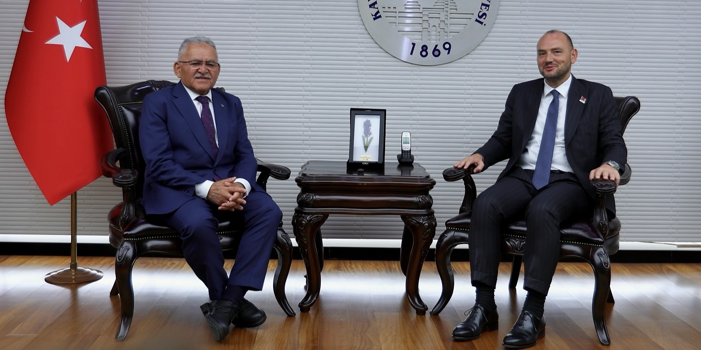 İÇİŞLERİ BAKANI YERLİKAYA’DAN BAŞKAN BÜYÜKKILIÇ’A ‘ÖRNEK BELEDİYECİLİK’ ÖVGÜSÜ