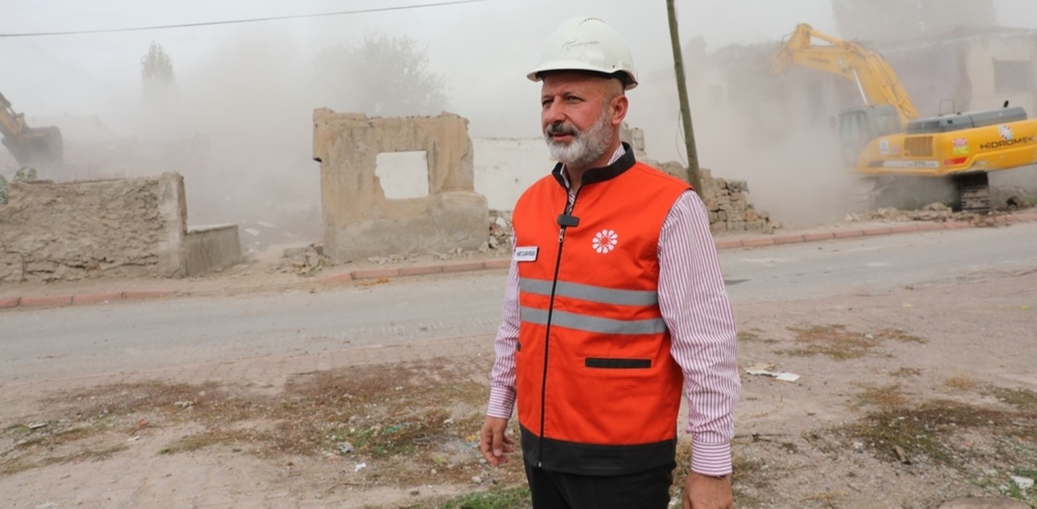 “TÜRKİYE’DE KENDİ İMKÂNLARIYLA DÖNÜŞÜM YAPAN İLK VE TEK BELEDİYEYİZ”