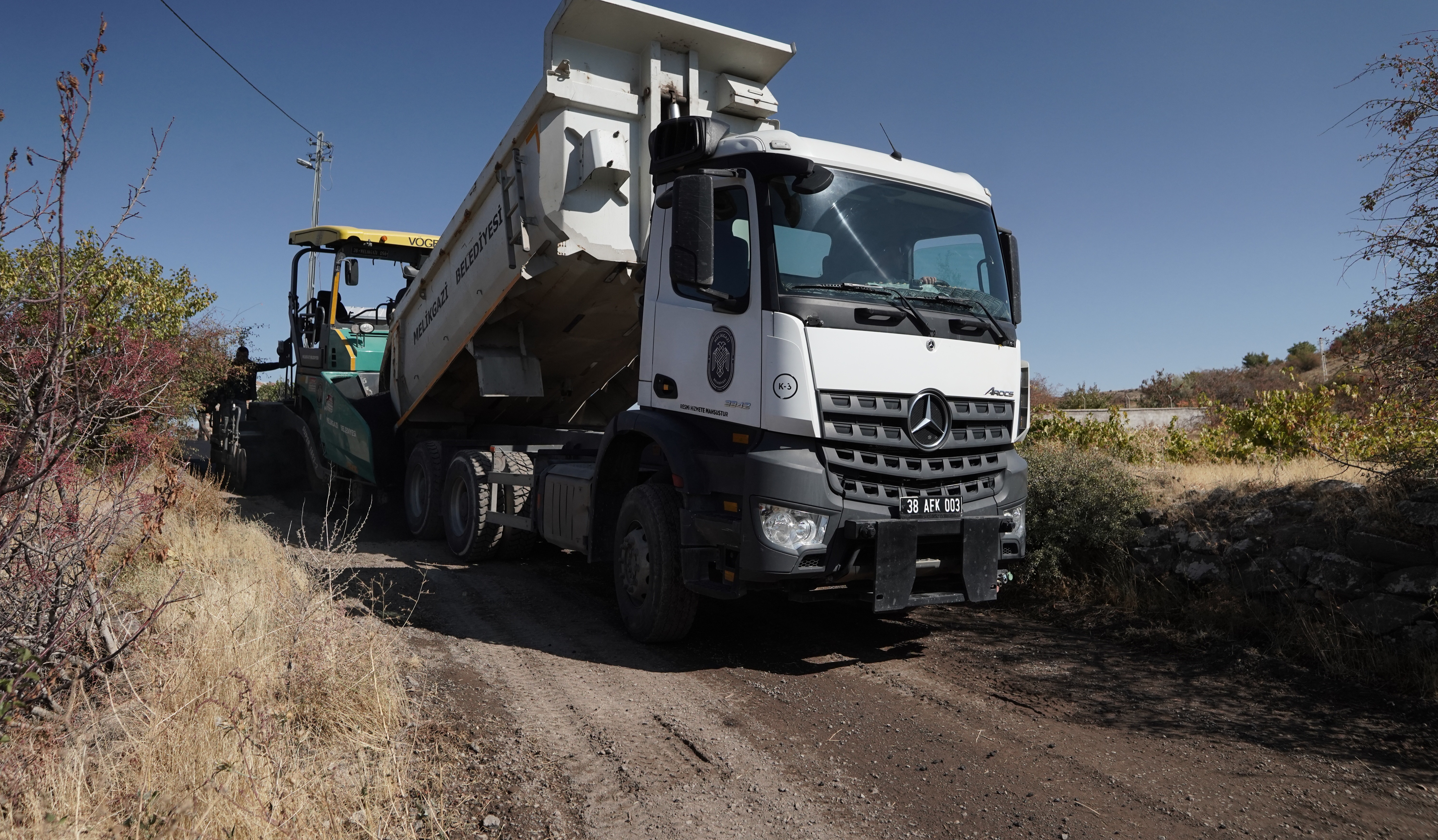 MELİKGAZİ BELEDİYESİ MİMARSİNAN MAHALLESİ’NDE KAPSAMLI ASFALT ÇALIŞMALARI GERÇEKLEŞTİRİYOR