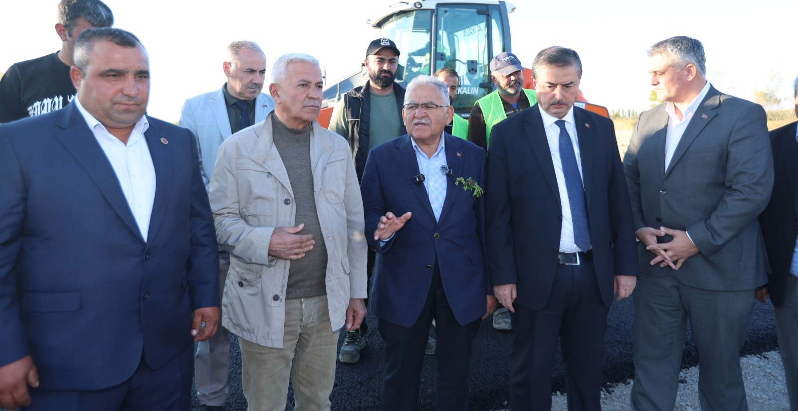 BAŞKAN BÜYÜKKILIÇ ASFALT ÇALIŞMALARINI YERİNDE İNCELEDİ: YEŞİLHİSAR’DA BÜYÜKŞEHİR FARKI