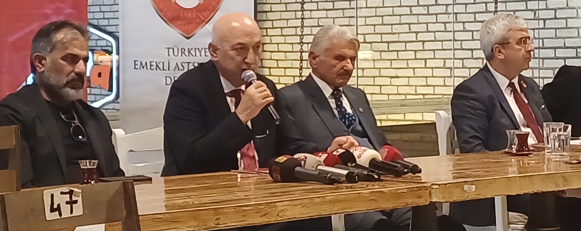 Emekli Astsubaylar Adalet ve Hakkaniyet Talep Etti: “Biz Lütuf Değil, Hakkımızı İstiyoruz”