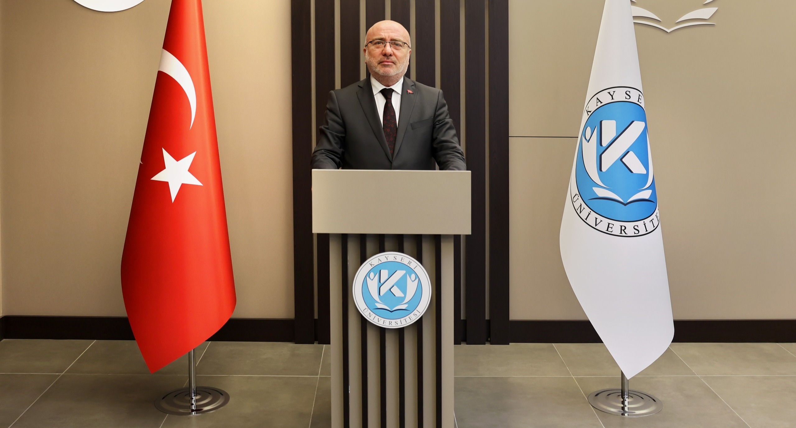 KAYÜ Rektörü Prof. Dr. Kurtuluş Karamustafa’dan “29 Ekim Cumhuriyet Bayramı” Mesajı