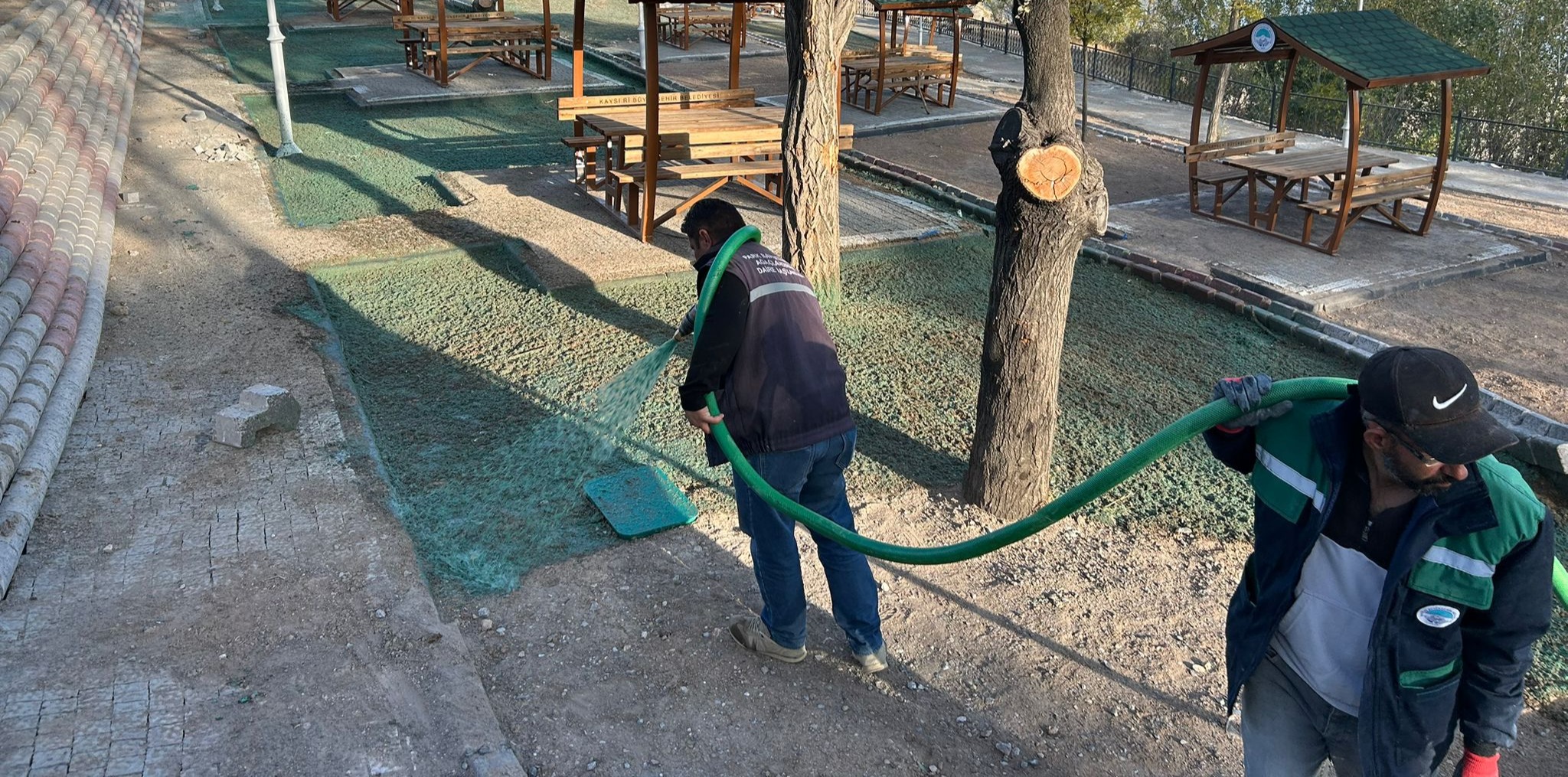 BÜYÜKŞEHİR’İN SARIMSAKLI BARAJI MESİRE ALANI’NDA YENİLEME ÇALIŞMALARI TÜM HIZIYLA SÜRÜYOR