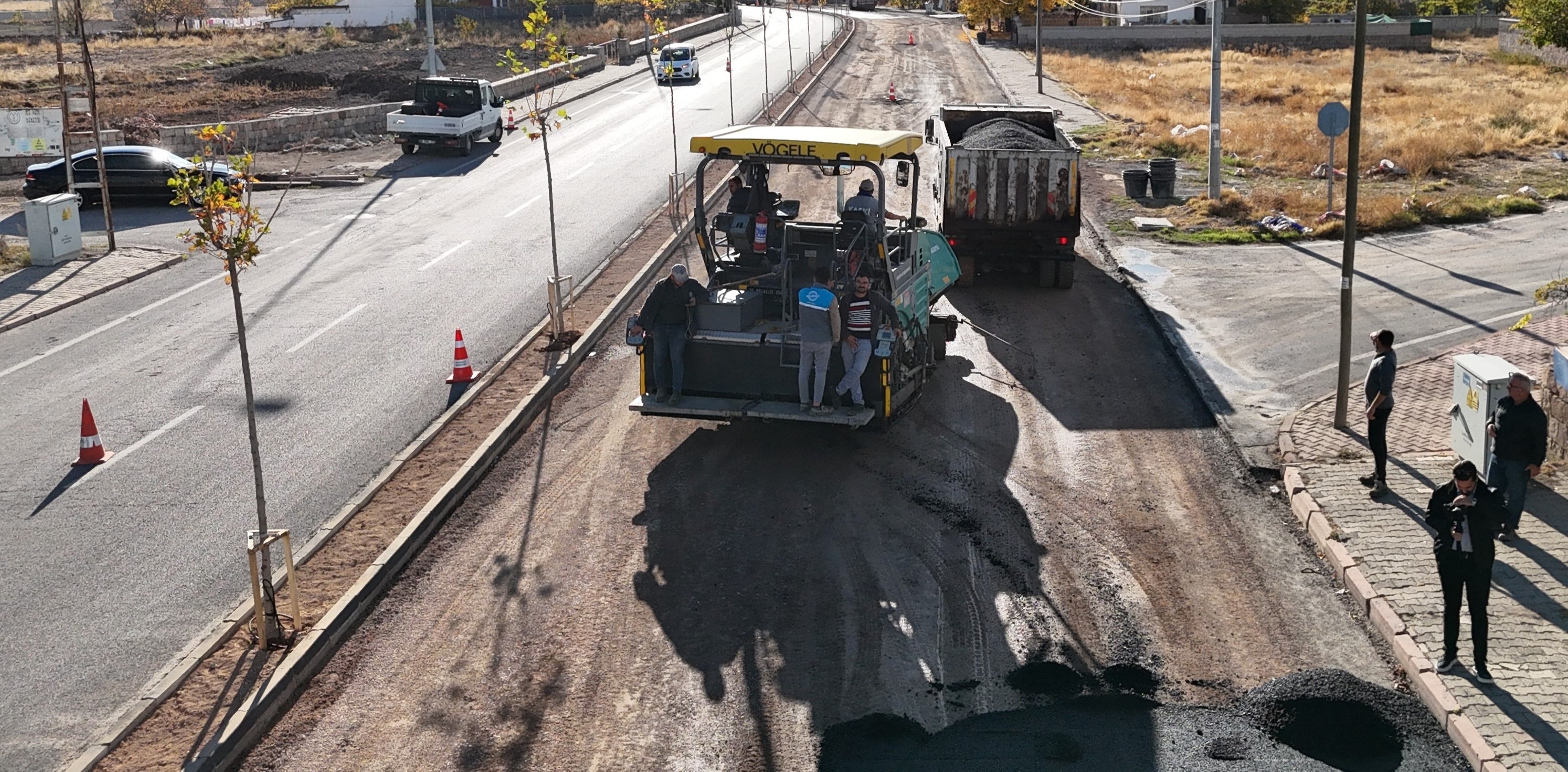 MELİKGAZİ BELEDİYESİ GESİ MİMARSİNAN CADDESİ’NDE YENİLEME ÇALIŞMASI YAPIYOR