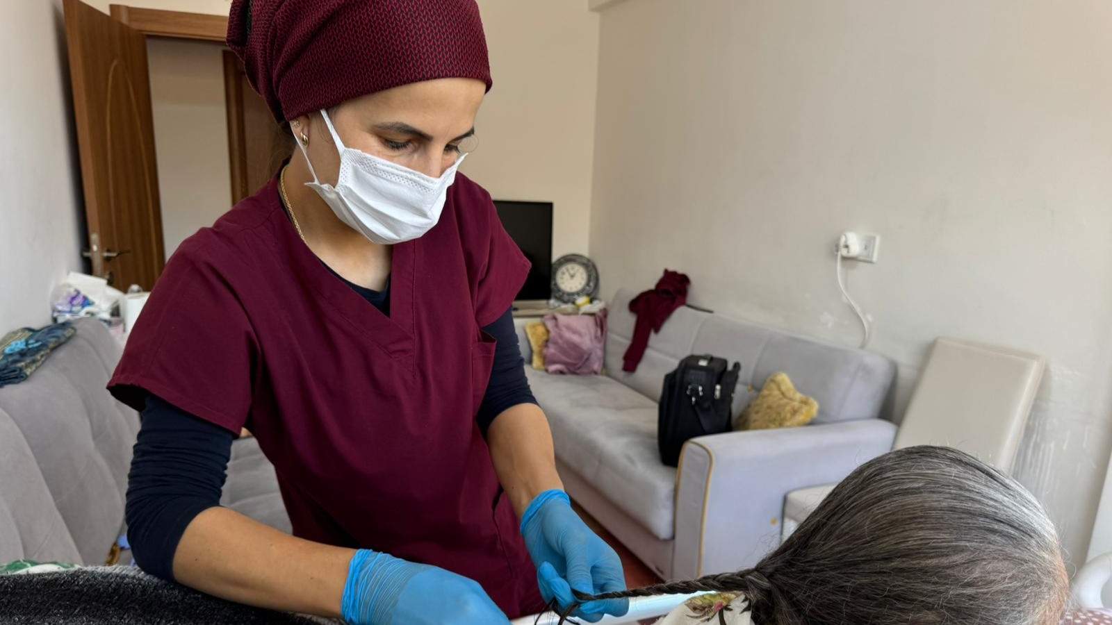 Hacılar'da evde bakım hizmeti gönüllere dokunuyor