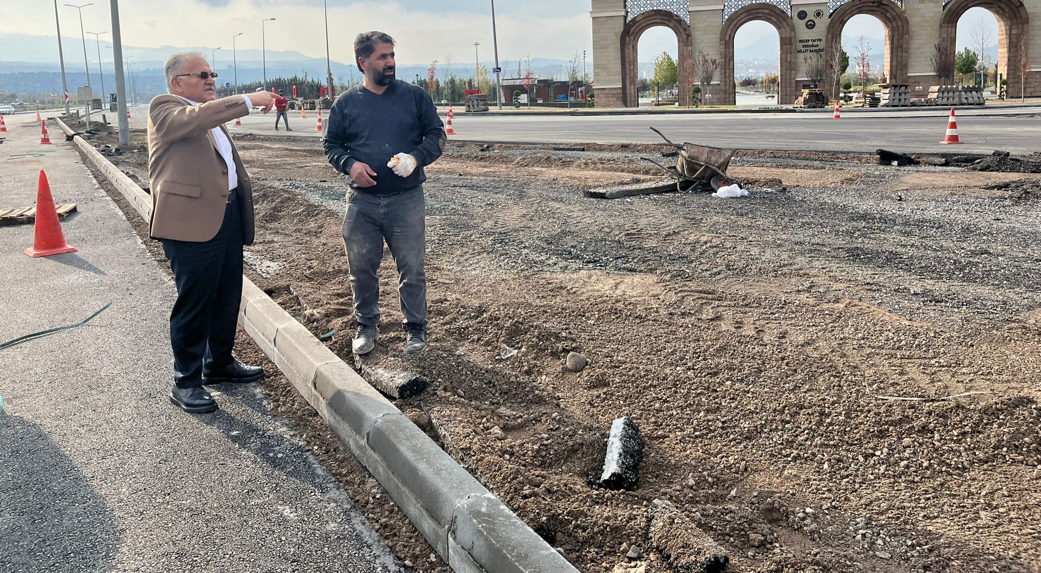 BAŞKAN BÜYÜKKILIÇ’TAN,  PAZAR MESAİSİ