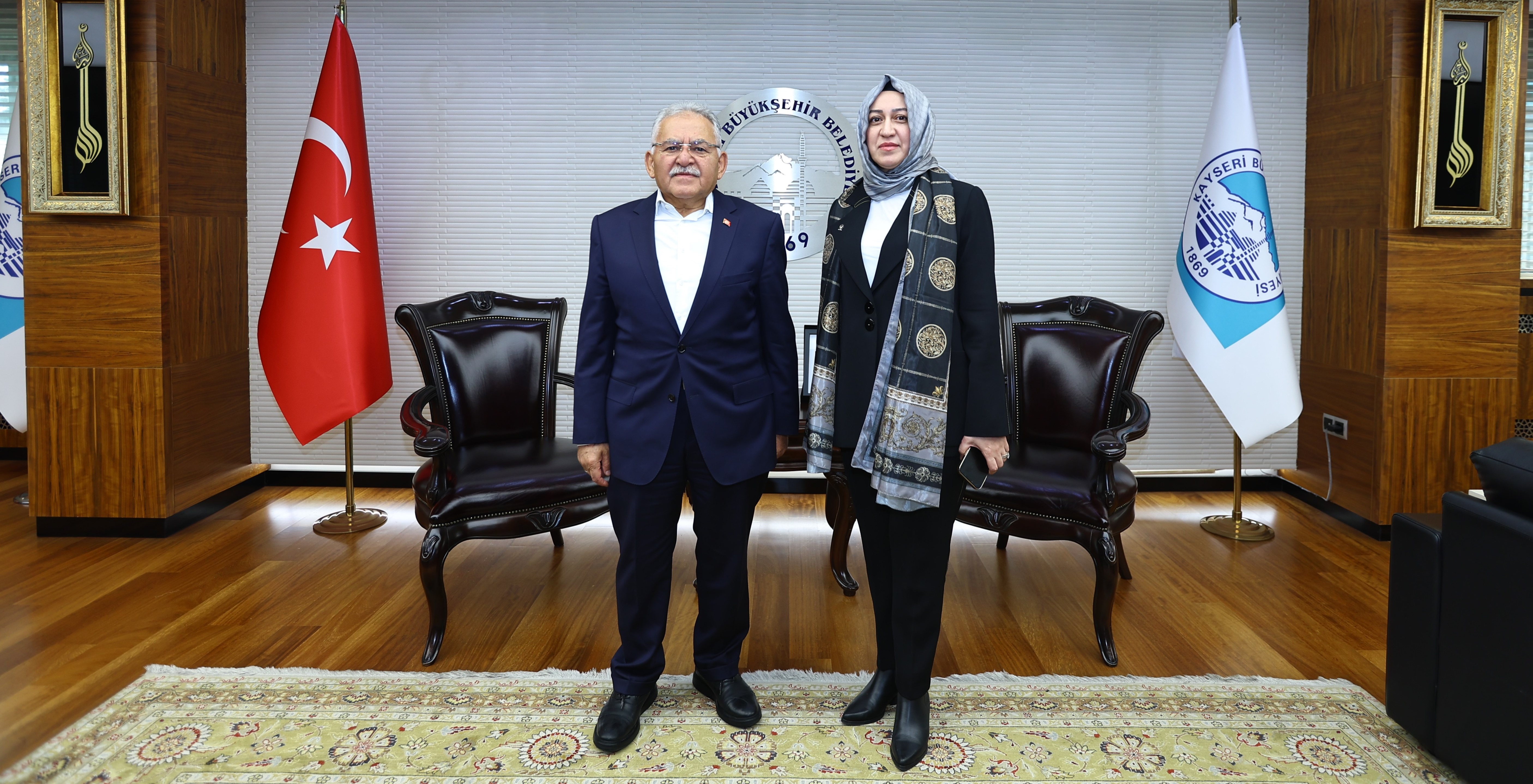 BAŞKAN BÜYÜKKILIÇ, KAYSERİ’NİN İLK KADIN İLÇE BAŞKANI KAHRAMAN VE YÖNETİMİNİ AĞIRLADI