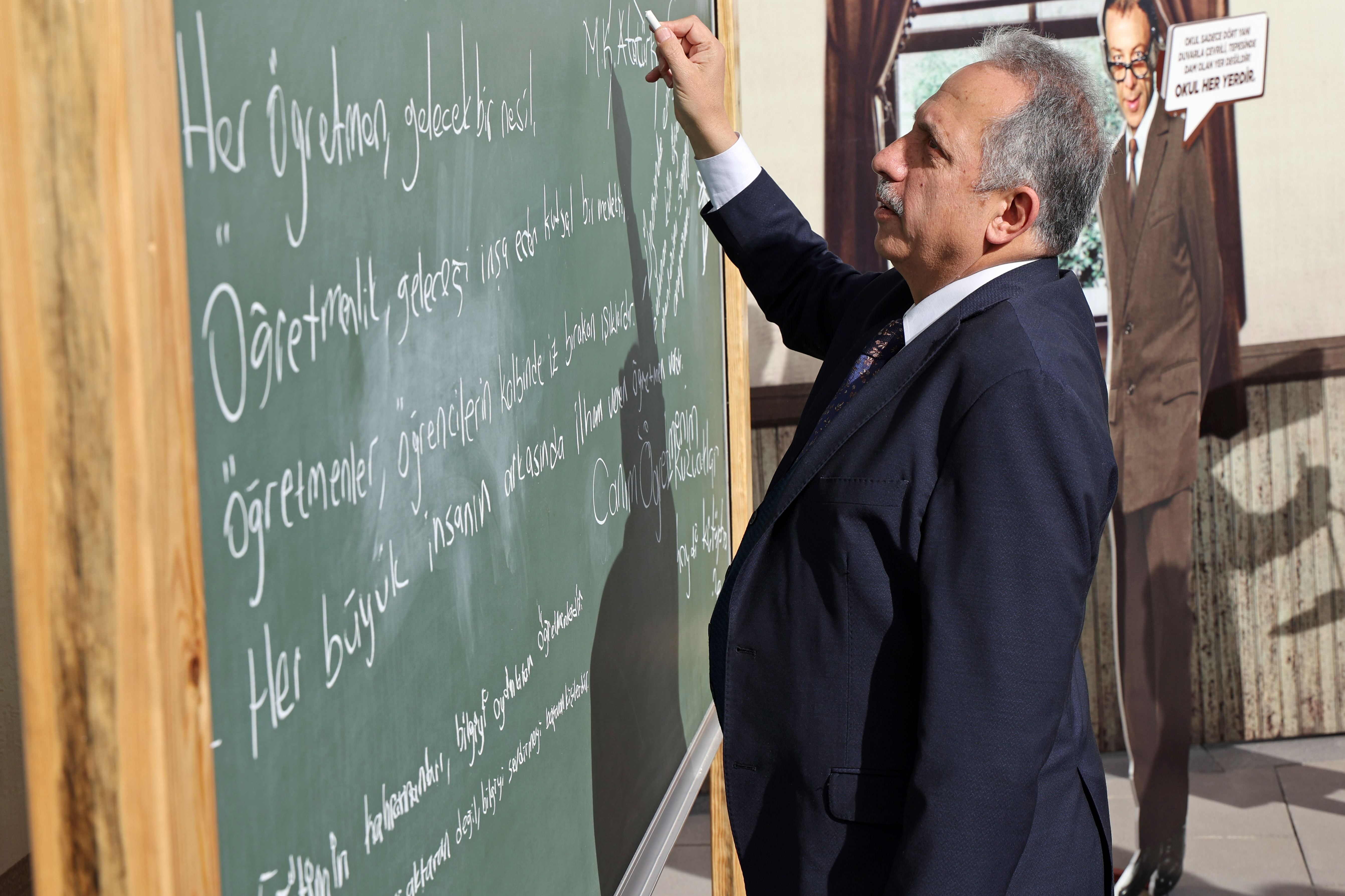 BAŞKAN YALÇIN'DAN ÖĞRETMENLER GÜNÜ MESAJI