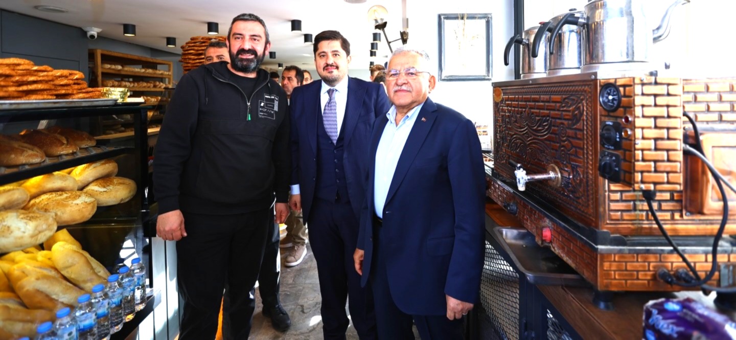 BAŞKAN BÜYÜKKILIÇ, HUNAT’TA ESNAF VE VATANDAŞLARLA BİR ARAYA GELDİ