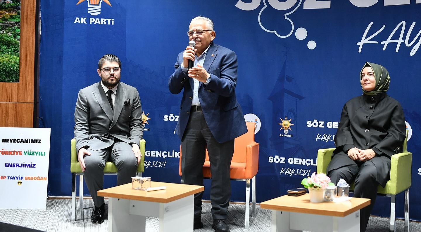 BAŞKAN BÜYÜKKILIÇ VE GENEL BAŞKAN YARDIMCISI KAYA ÜLKENİN GELECEĞİ GENÇLERLE BULUŞTU