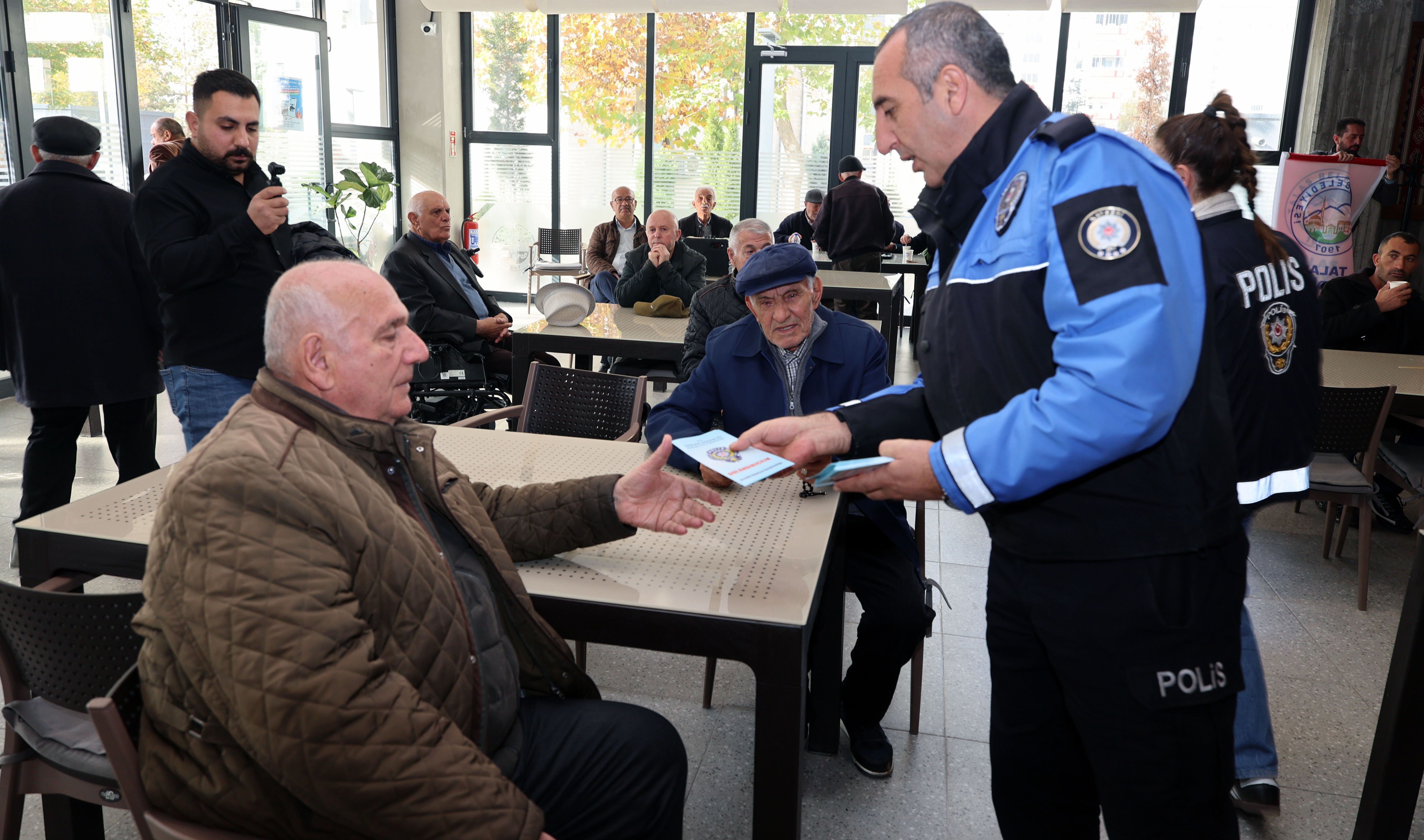 TALAS BELEDİYESİNDEN SELÇUKLU EVİ’NDE GÜVENLİ TELEFON KULLANIMI EĞİTİMİ