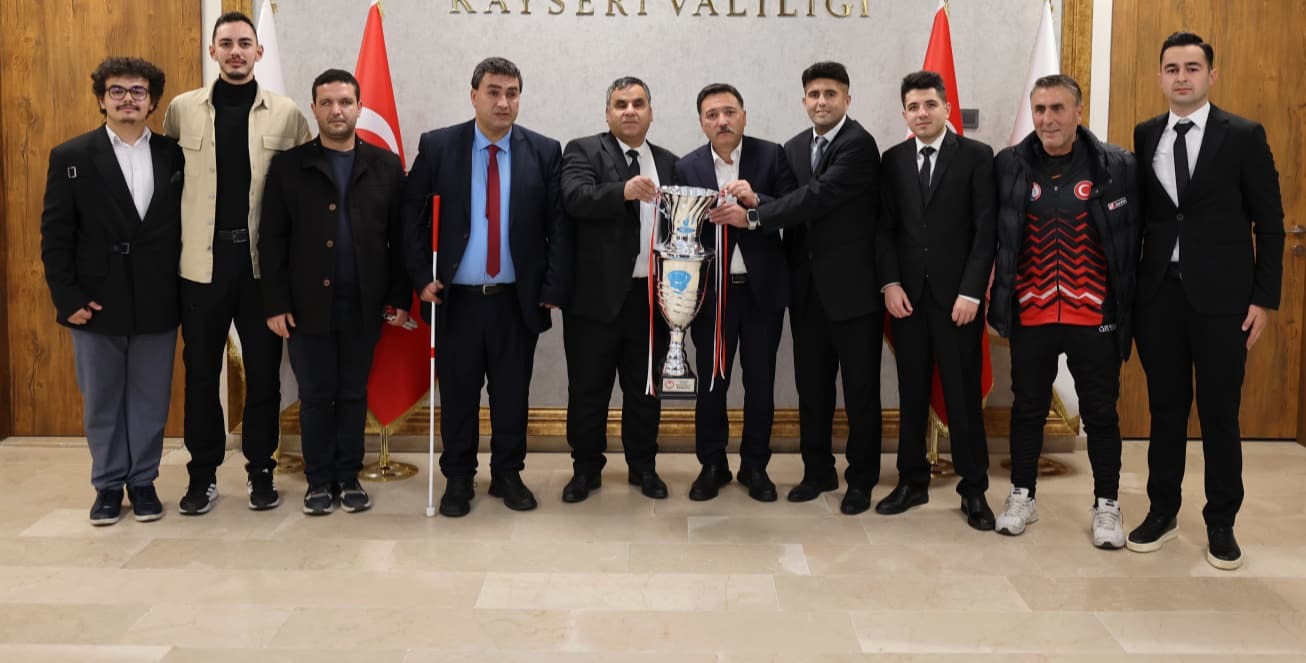 Kayseri GESK Şampiyonluk Kupasıyla Vali Gökmen Çiçek’i Ziyaret Etti