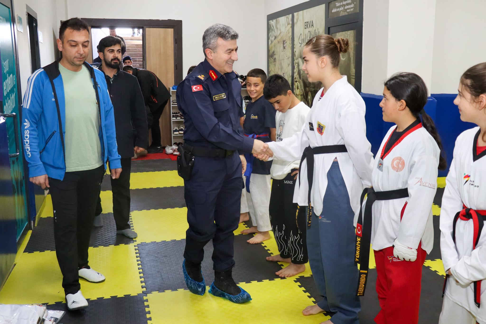 Jandarma’dan ERVA Talas Spor Okulu’na Anlamlı Ziyaret