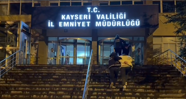 Kayseri’de Uluslararası Uyuşturucu Kuryelerine Operasyon: 554 Gram Uyuşturucu Ele Geçirildi