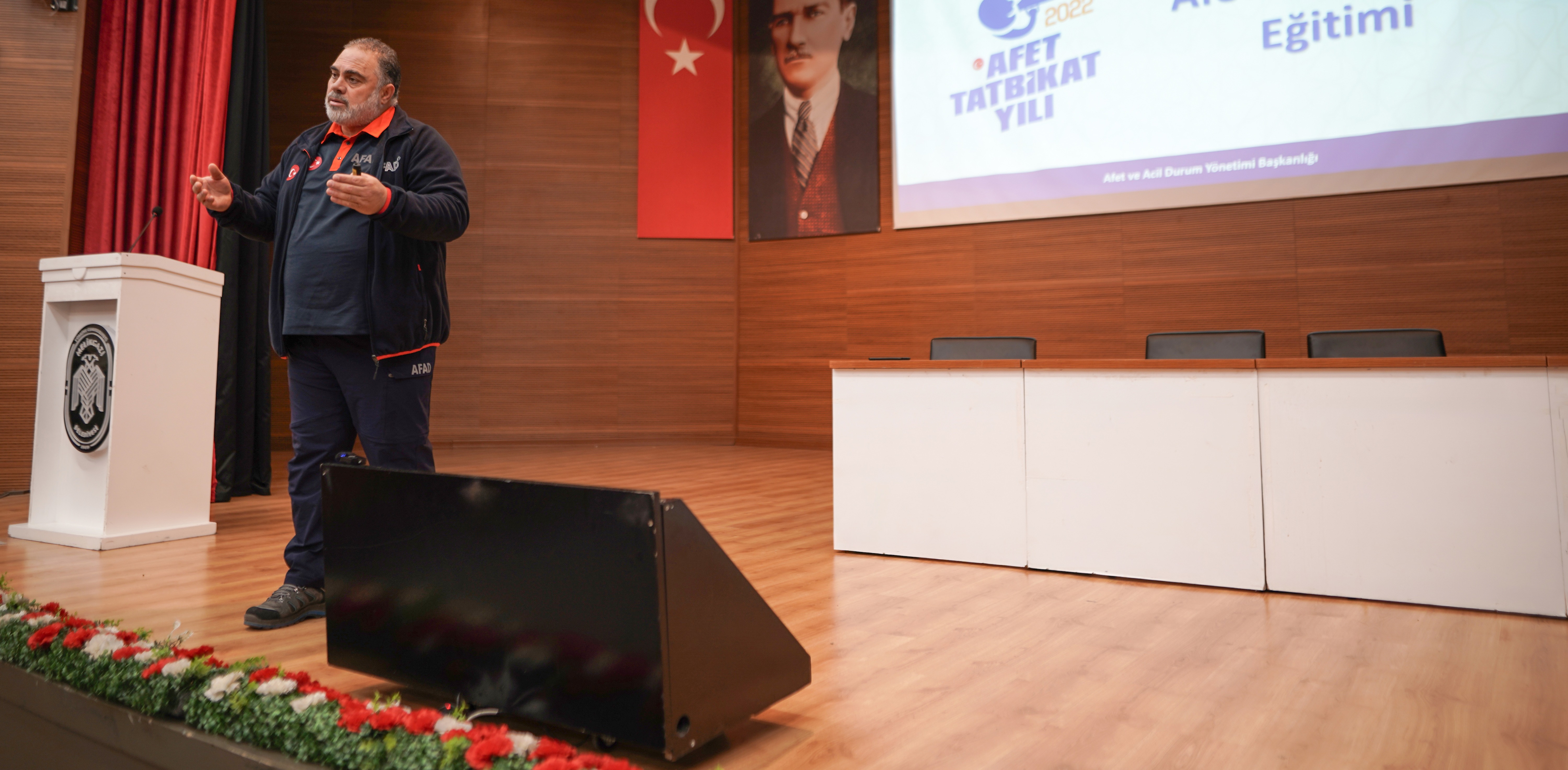 AFETLERE KARŞI DAHA BİLİNÇLİ OLUNMASI İÇİN MELİKGAZİ PERSONELİNE EĞİTİM VERİLDİ