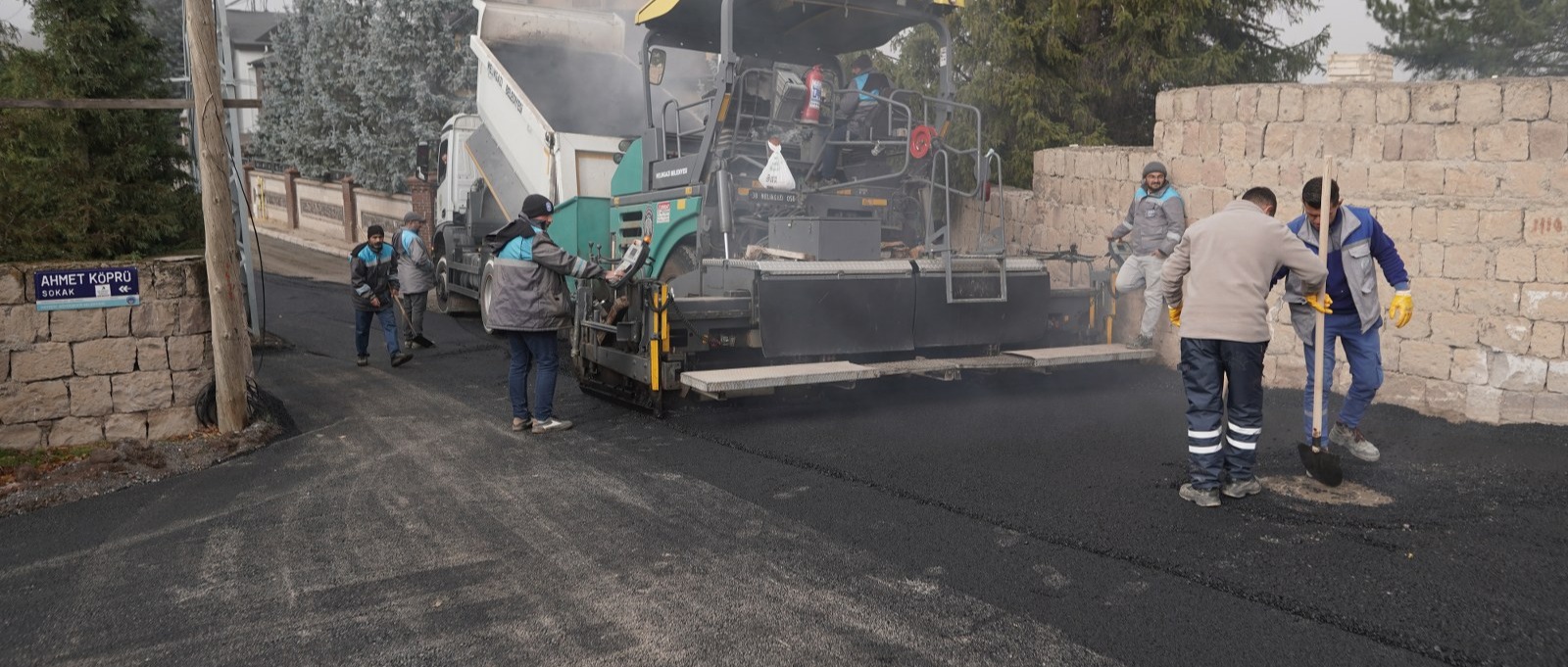 MELİKGAZİ, YOL ÇALIŞMALARI İLE ULAŞIMI DAHA KONFORLU HALE GETİRİYOR