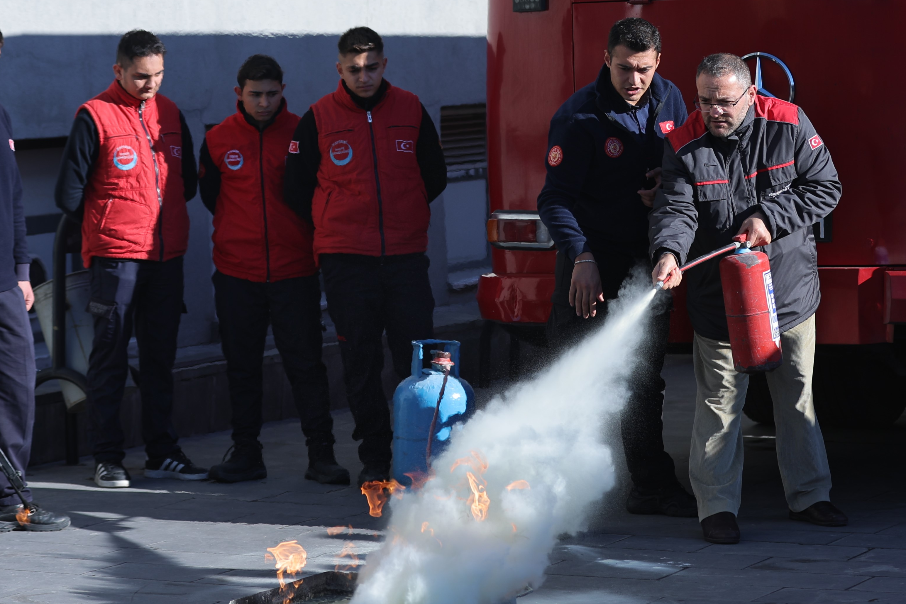 BÜYÜKŞEHİR’DEN DİN GÖREVLİLERİNE AFET FARKINDALIK VE YANGIN EĞİTİMİ