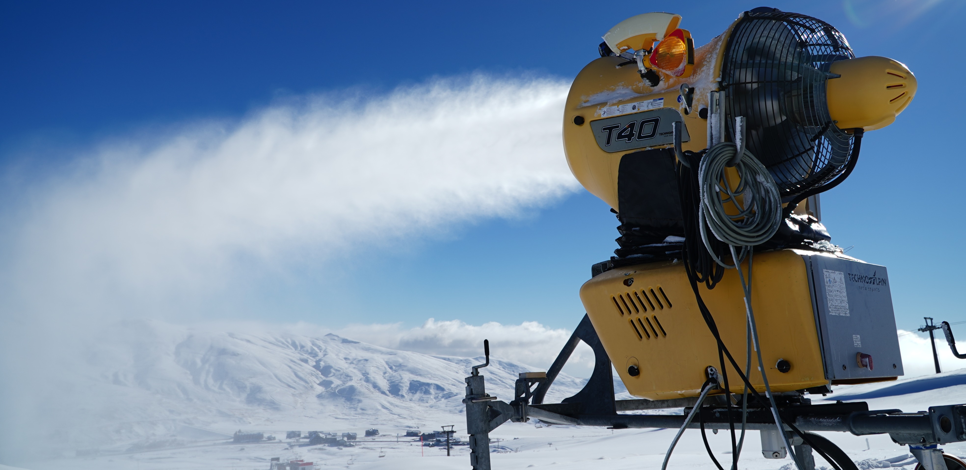 ERCİYES’TE TÜRKİYE’NİN EN GELİŞMİŞ YAPAY KARLAMA SİSTEMİYLE PİSTLER SEZONA HAZIRLANIYOR