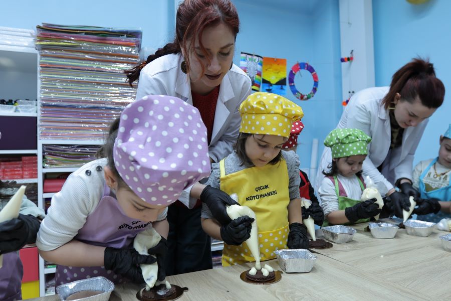 BÜYÜKŞEHİR’İN MİNİKLERE ÖZEL MERKEZİNDE “MİNİK ŞEFLER MUTFAKTA” ETKİNLİĞİ