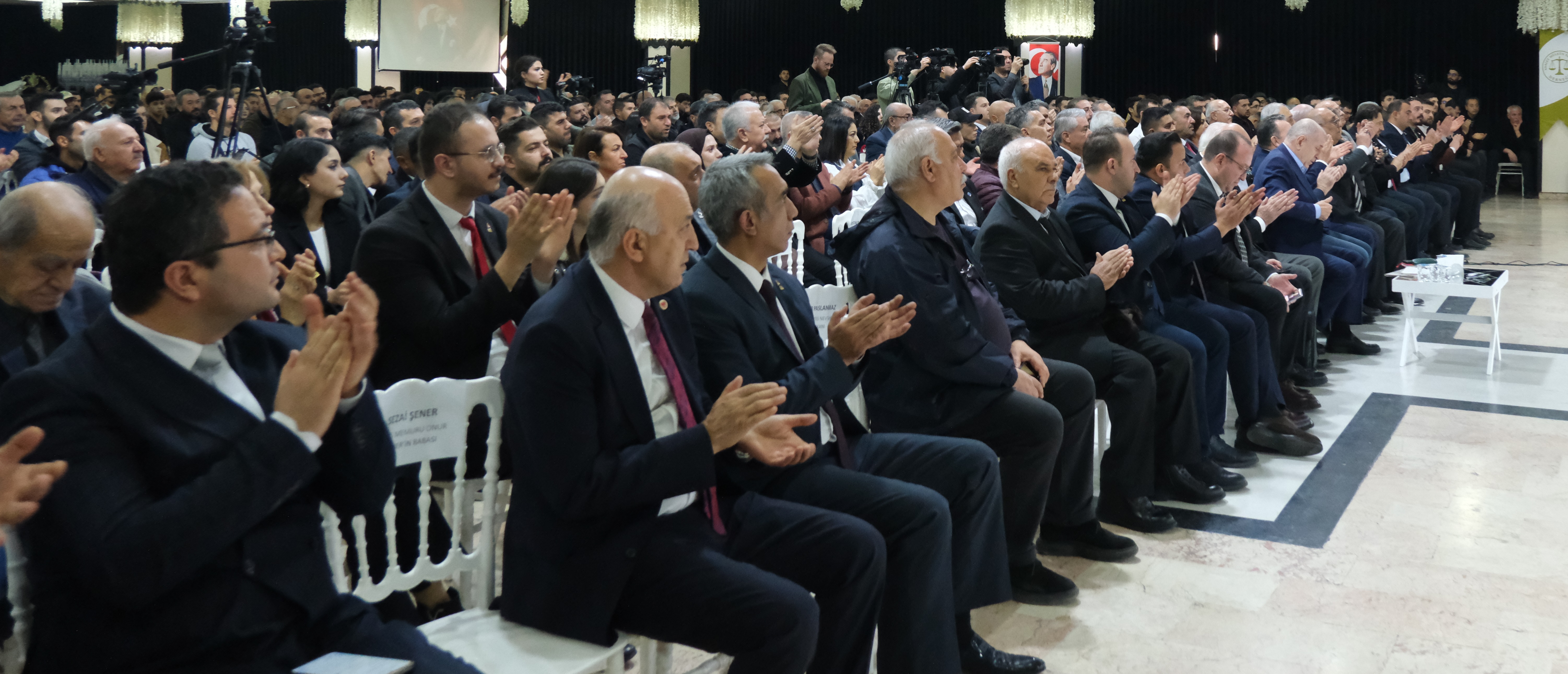 Salonun Boş Olduğu İddiası Kocaman Bir Yalandır