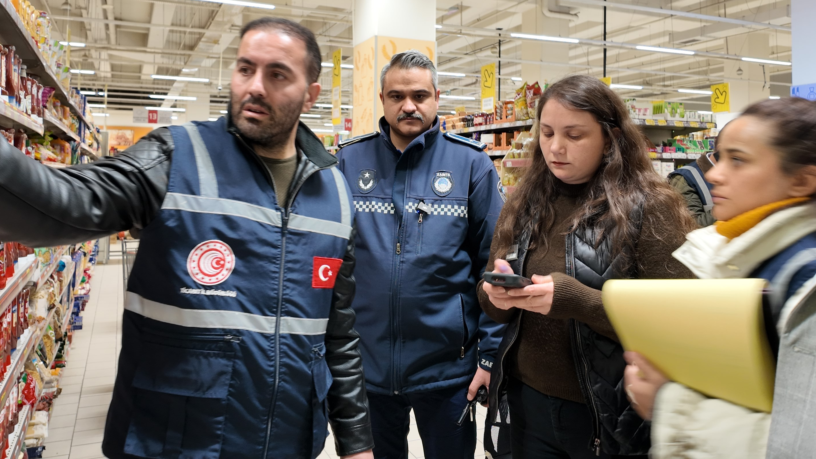 BÜYÜKŞEHİR ZABITASI, ŞEHRİN HUZURU VE DÜZENİ İÇİN DENETİMLERİNE DEVAM EDİYOR