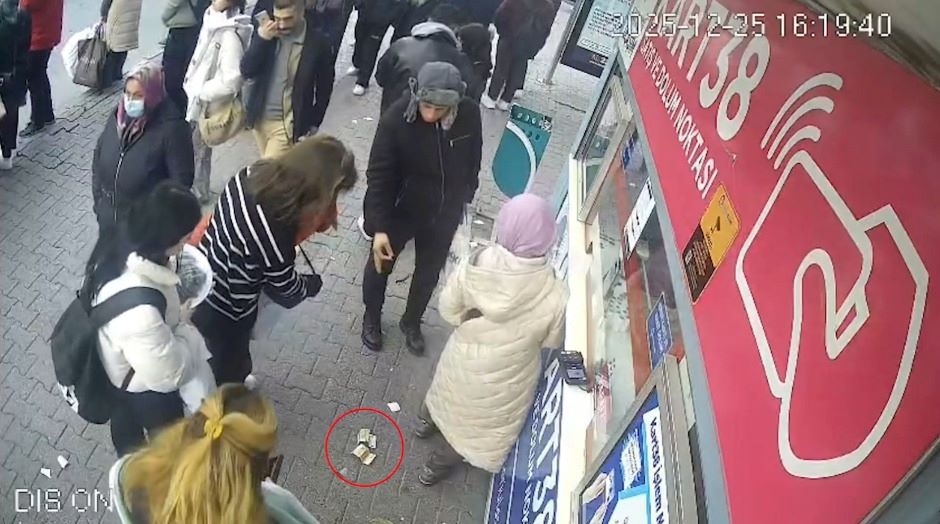 Ulaşım A.Ş. personeli düşürülen 250 Euro’yu sahibine teslim etti