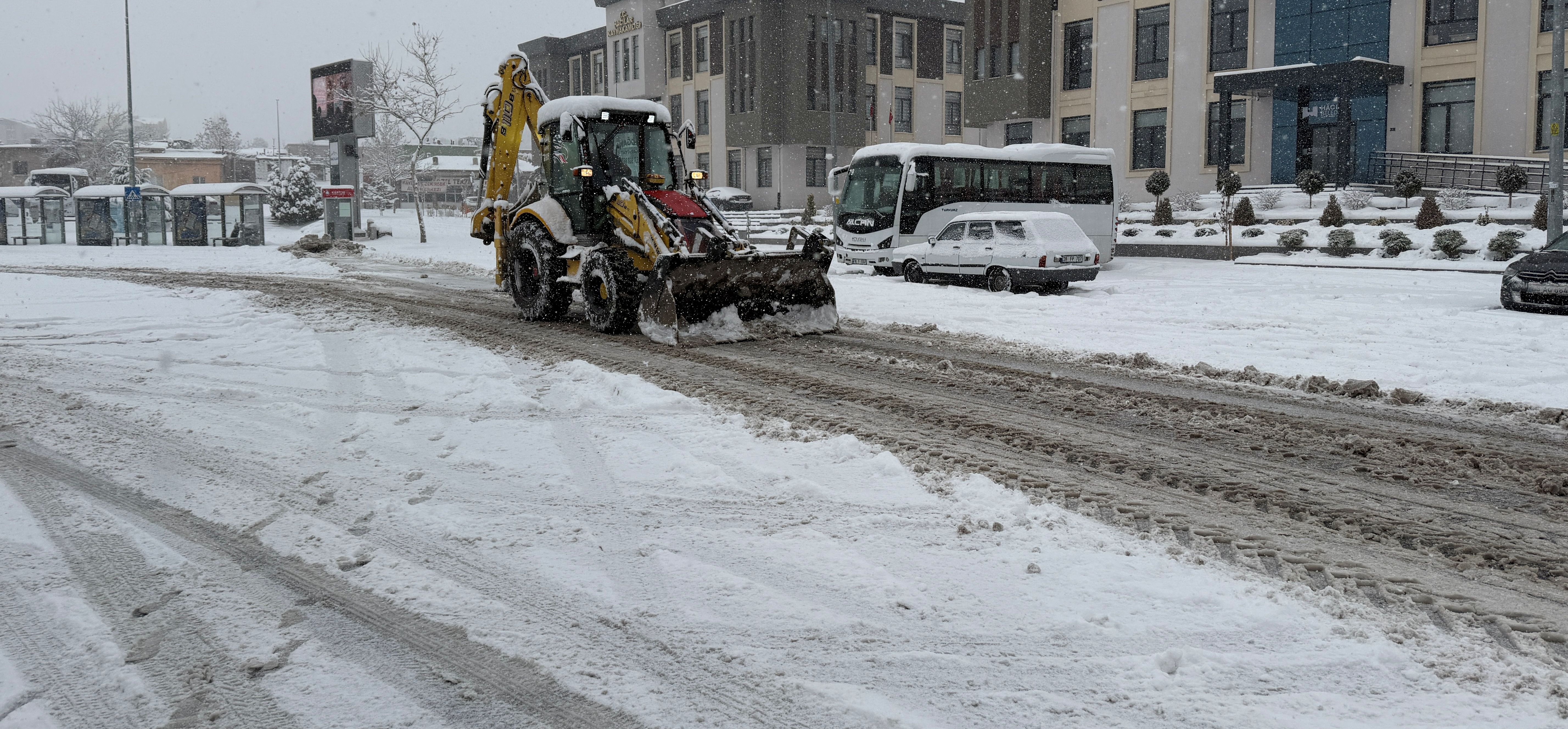 Başkan Özdoğan: “Kar rahmettir, tüm ekiplerimizle sahadayız”