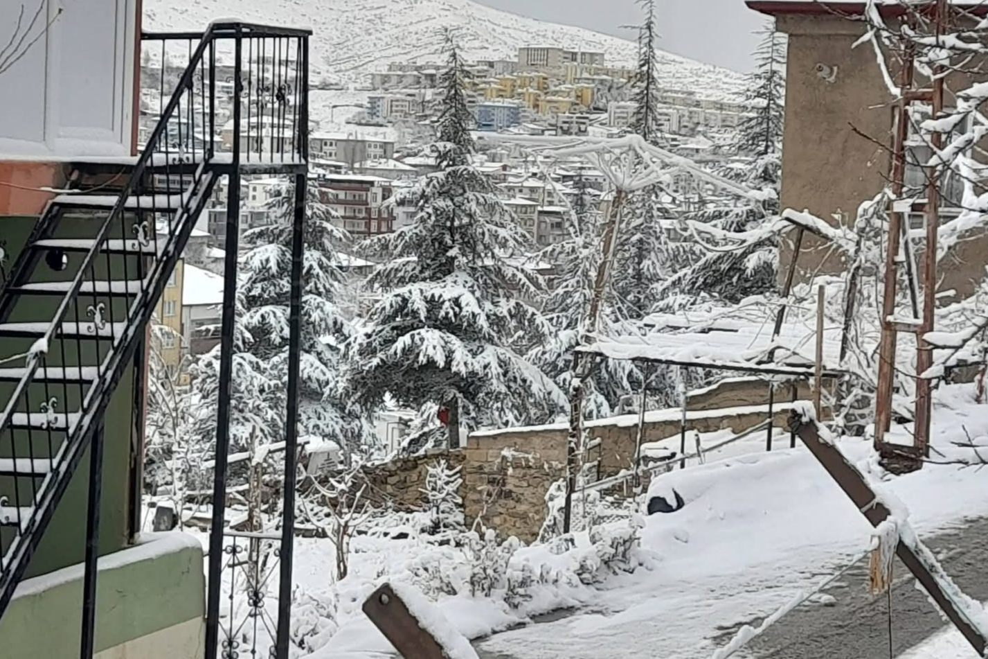 Yahyalı’da kar yağışı etkili oldu