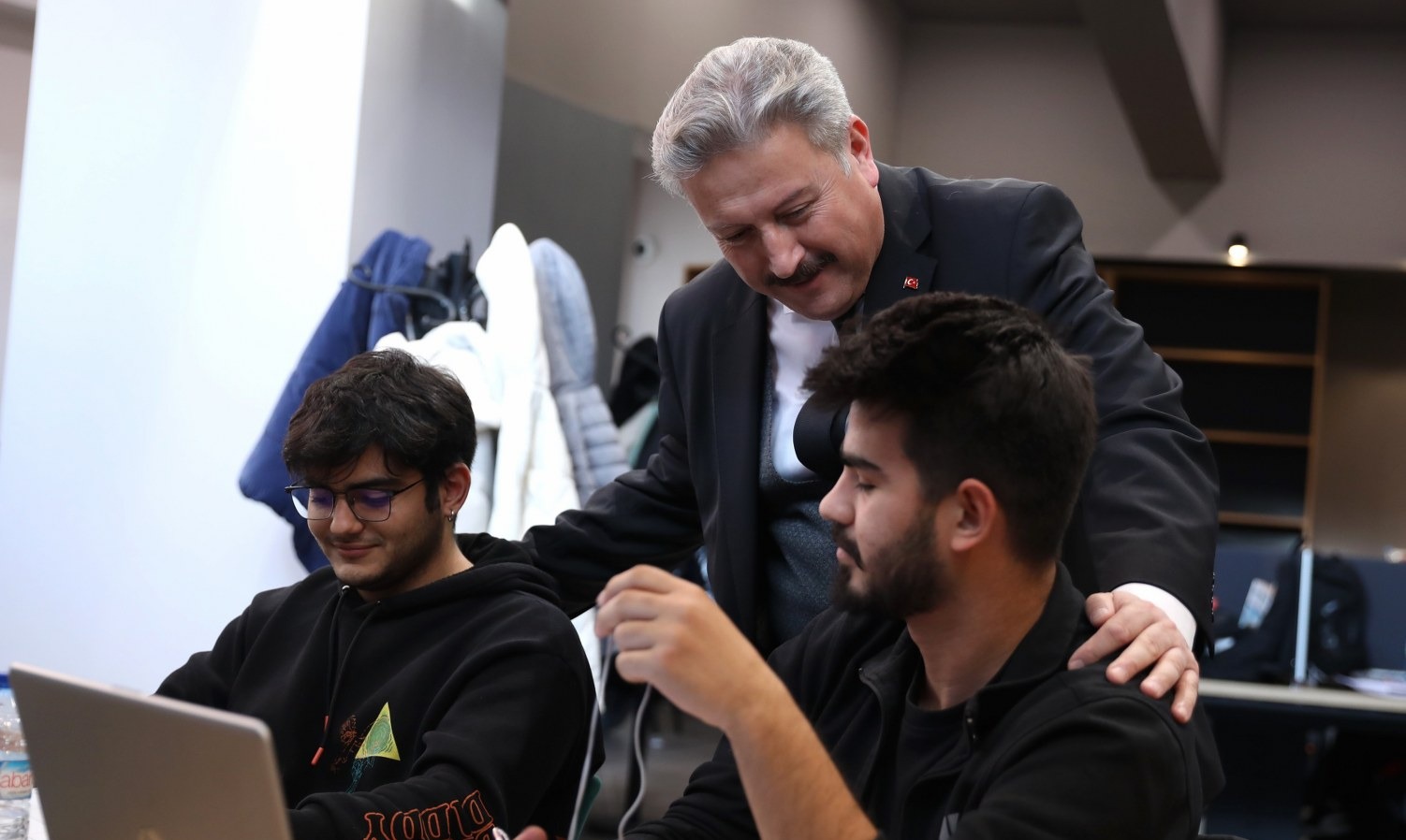 MELİKGAZİ'NİN GENÇLERE VE GELECEĞE IŞIK TUTAN YATIRIMI: AKIL KÜPÜ KÜTÜPHANELERİ